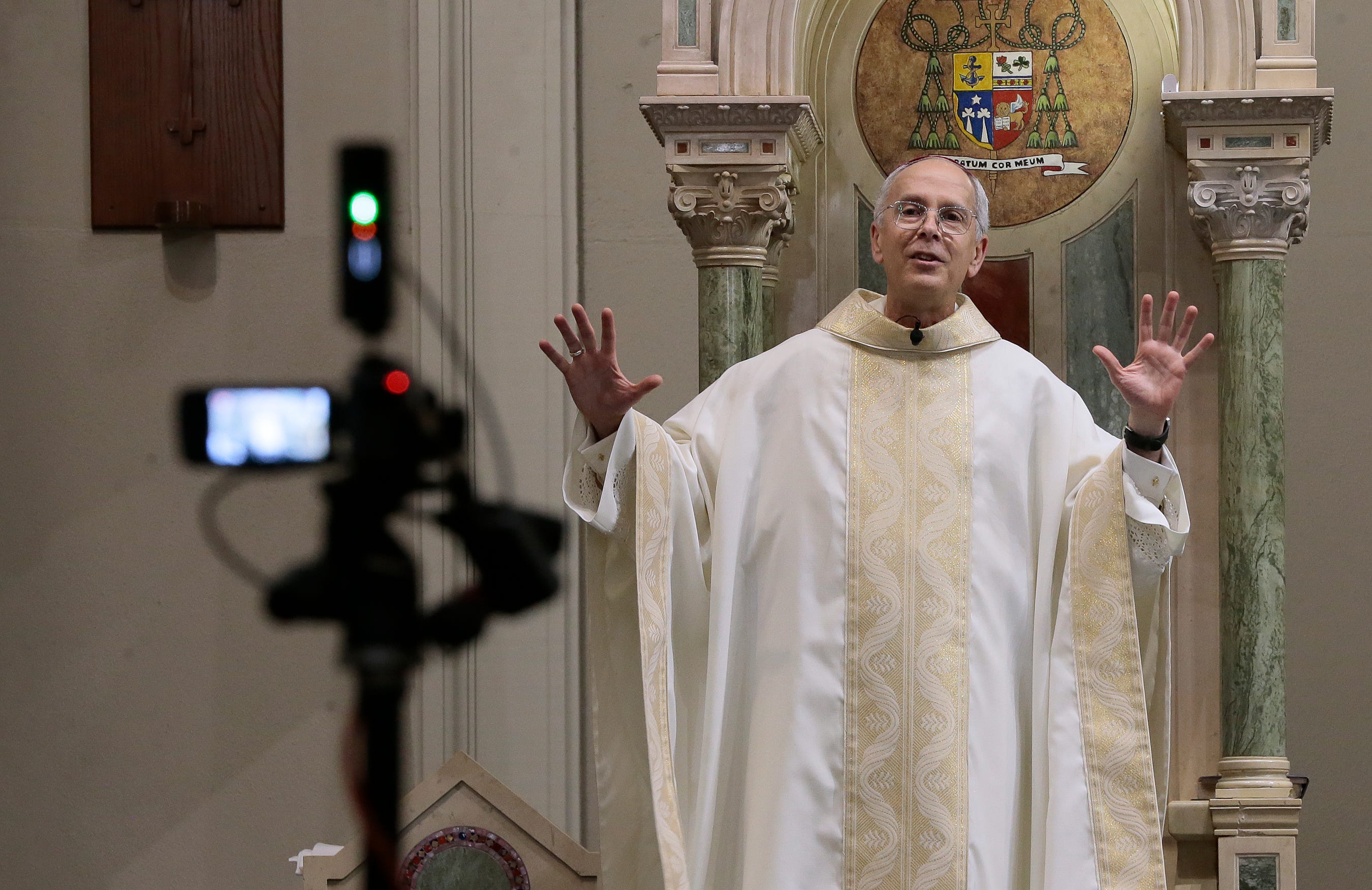 El Paso Catholic Churches Celebrate Christmas Eve Mass At 25 Capacity