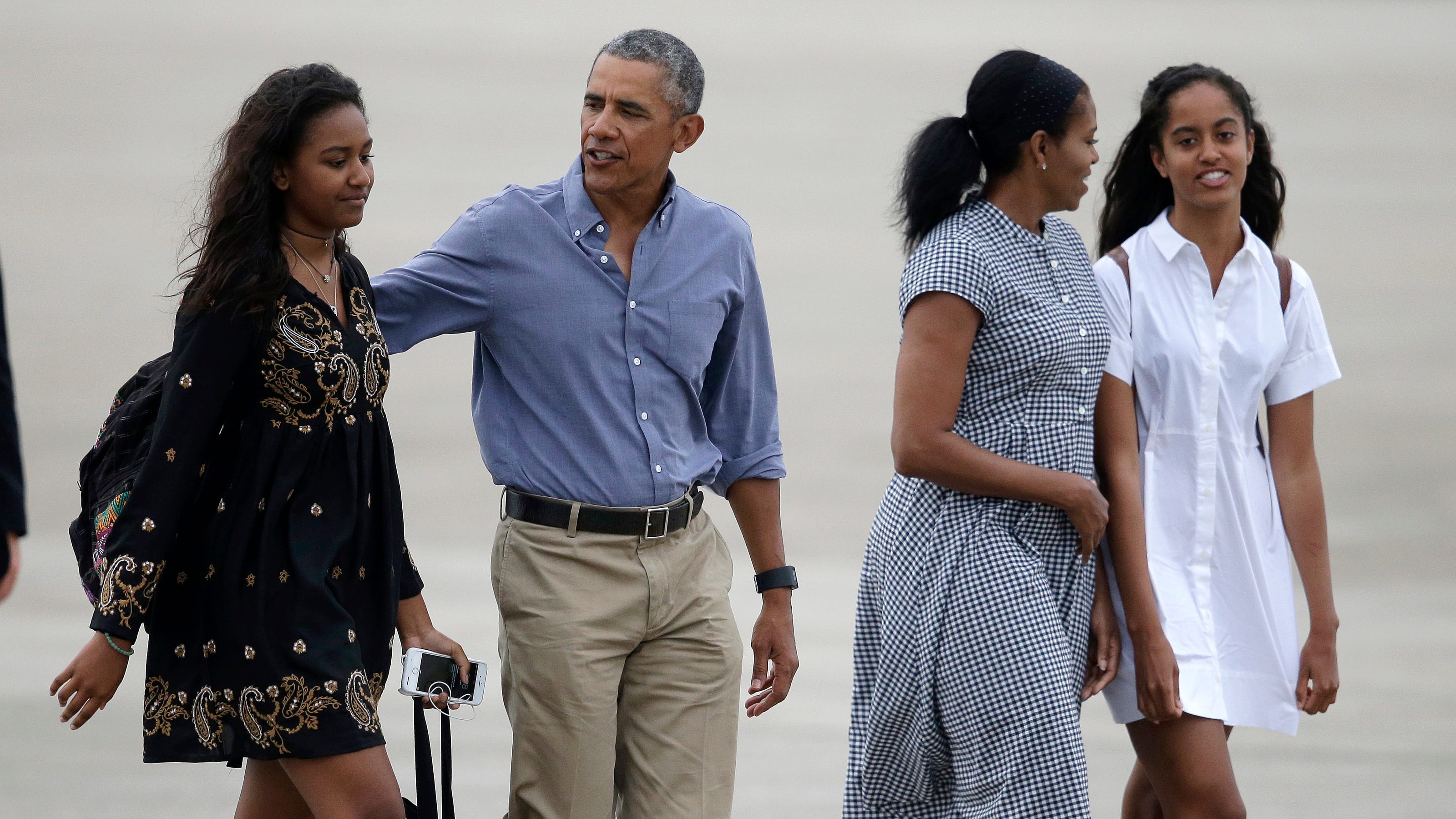 Barack Obama Says Daughters Malia Sasha Probably Won T Run For Office