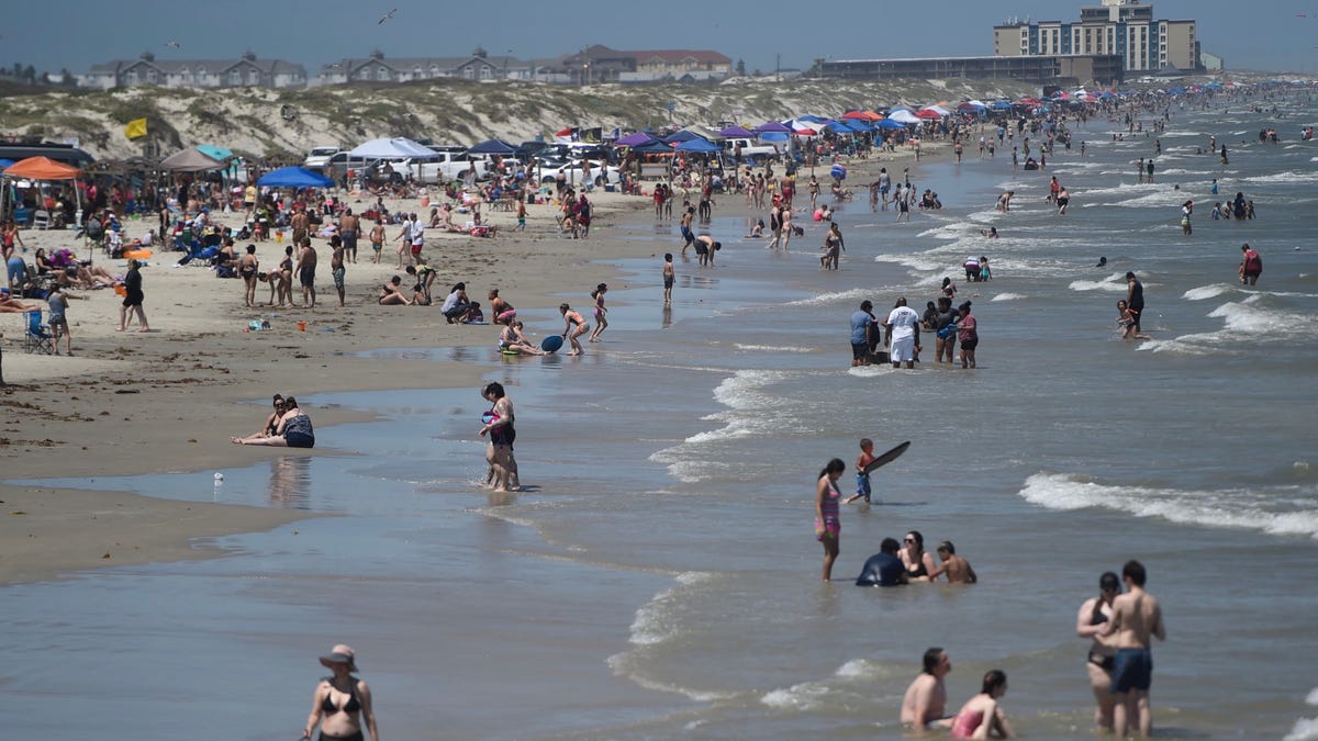 Corpus Christi Residents Crowd Area Beaches On Day 2 Of Abbott Order