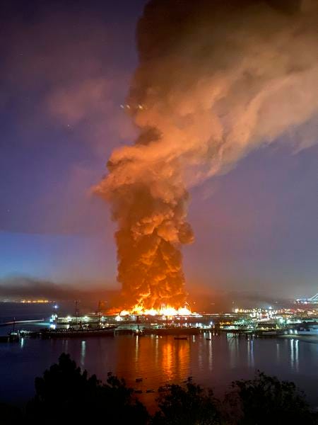 Fire destroys warehouse on San Franciscou0027s Fishermanu0027s Wharf