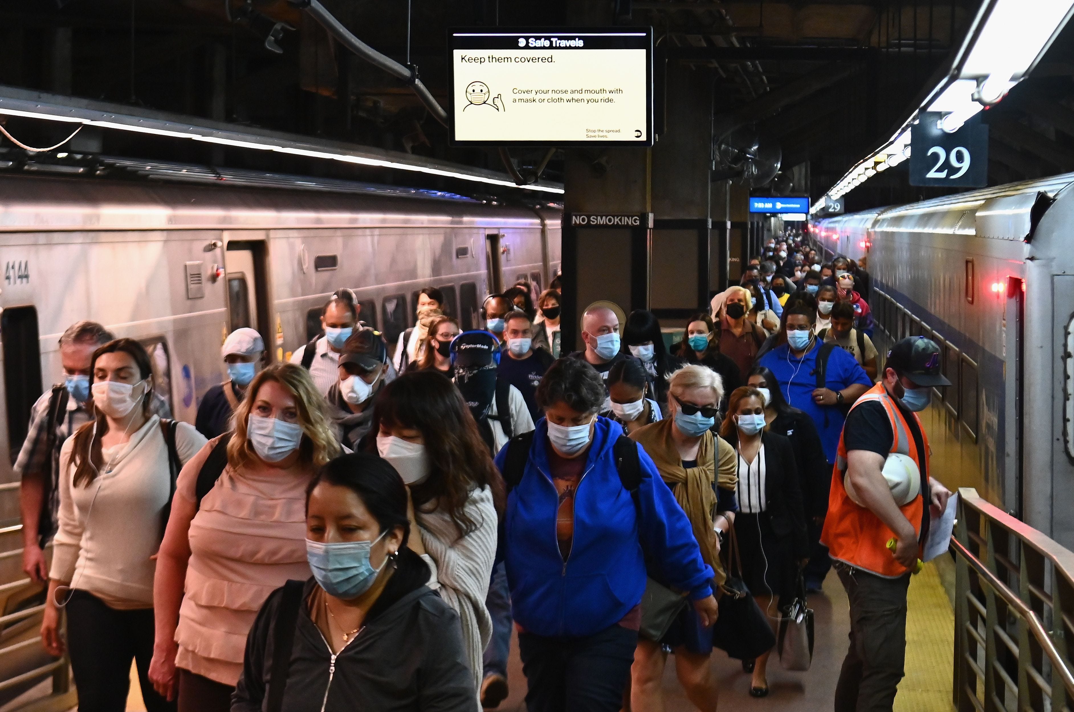 Tour guide finds new way to show people around New York City during  COVID-19 pandemic