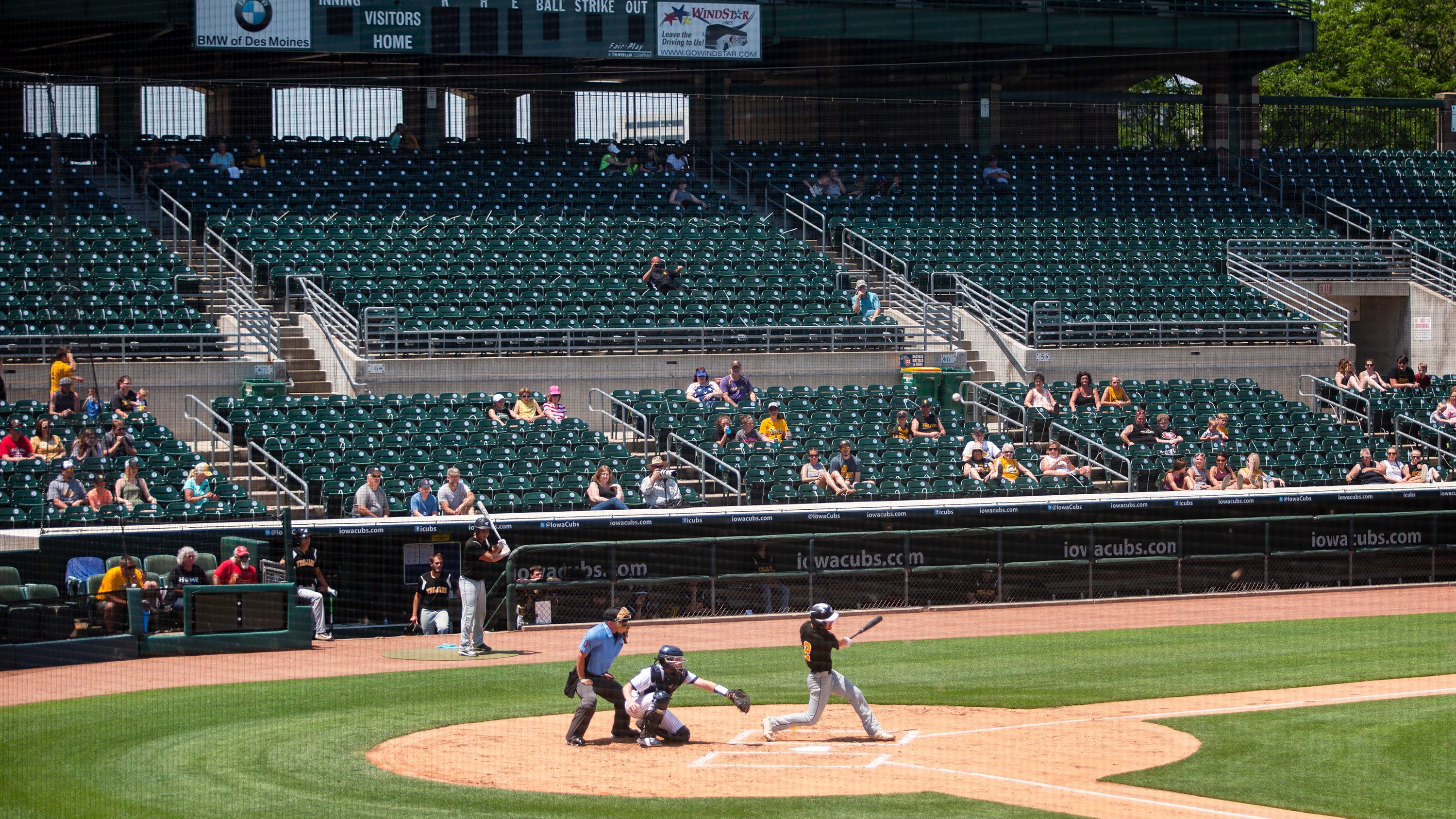 Iowa high schools play first varsity baseball game since coronavirus