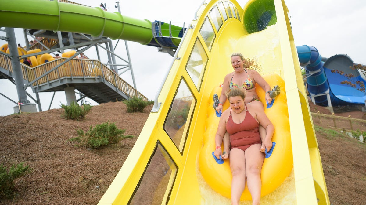 Soaky Mountain Waterpark Pictures of the attraction on opening day