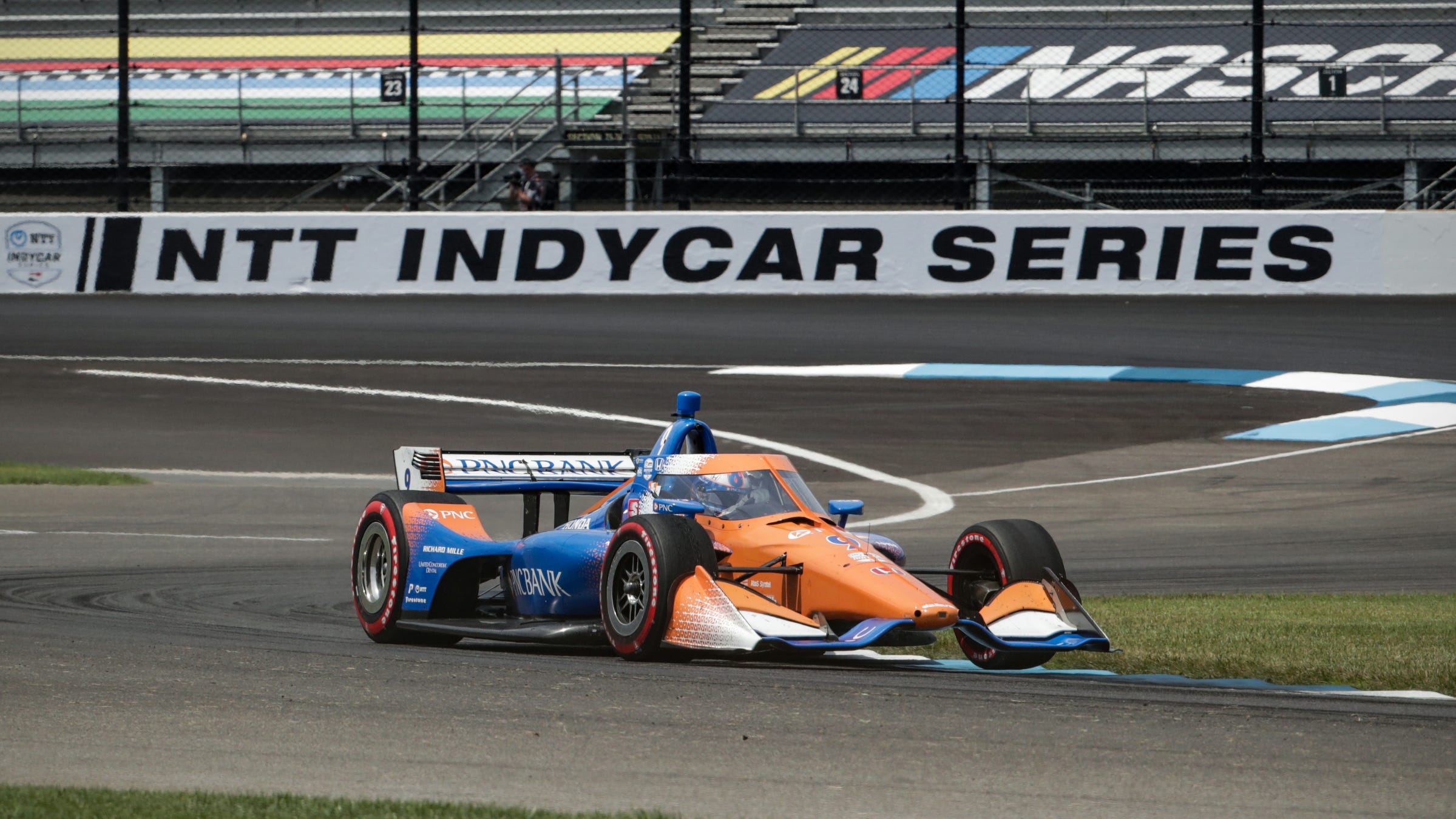 Scott Dixon rides red tires to IndyCar GMR Grand Prix victory at IMS