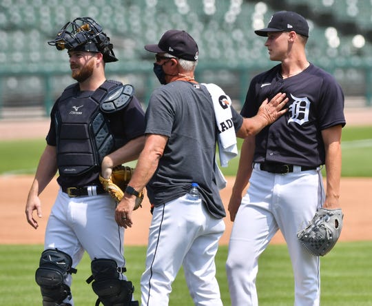 From left, Tigers catcher Jake Rogers, pitching coach Rick Anderson, and pitcher Matt Manning chat after Manning throws live batting practice Tuesday at Comerica Park.