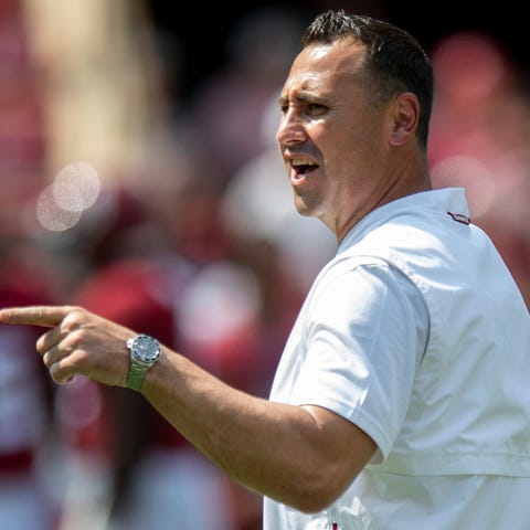 Alabama offensive coordinator Steve Sarkisian duri