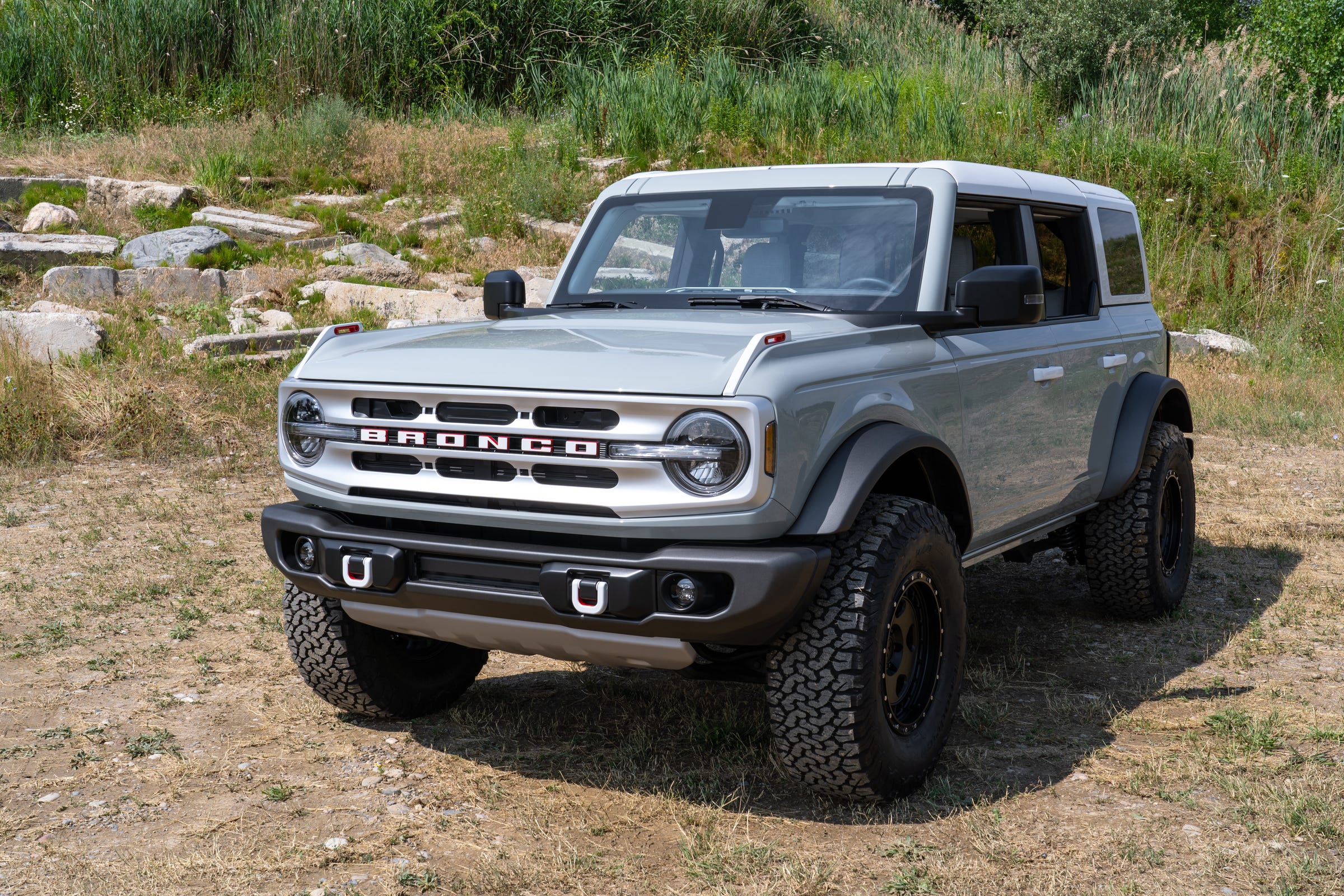 21 Ford Bronco Reveal New Features Will Make Jeep Owners Envious