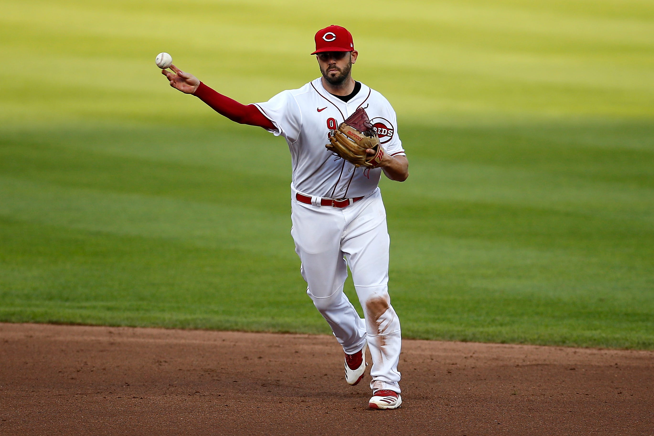 MLB Cincinnati Reds (Eugenio Suarez) Men's Replica Baseball Jersey.