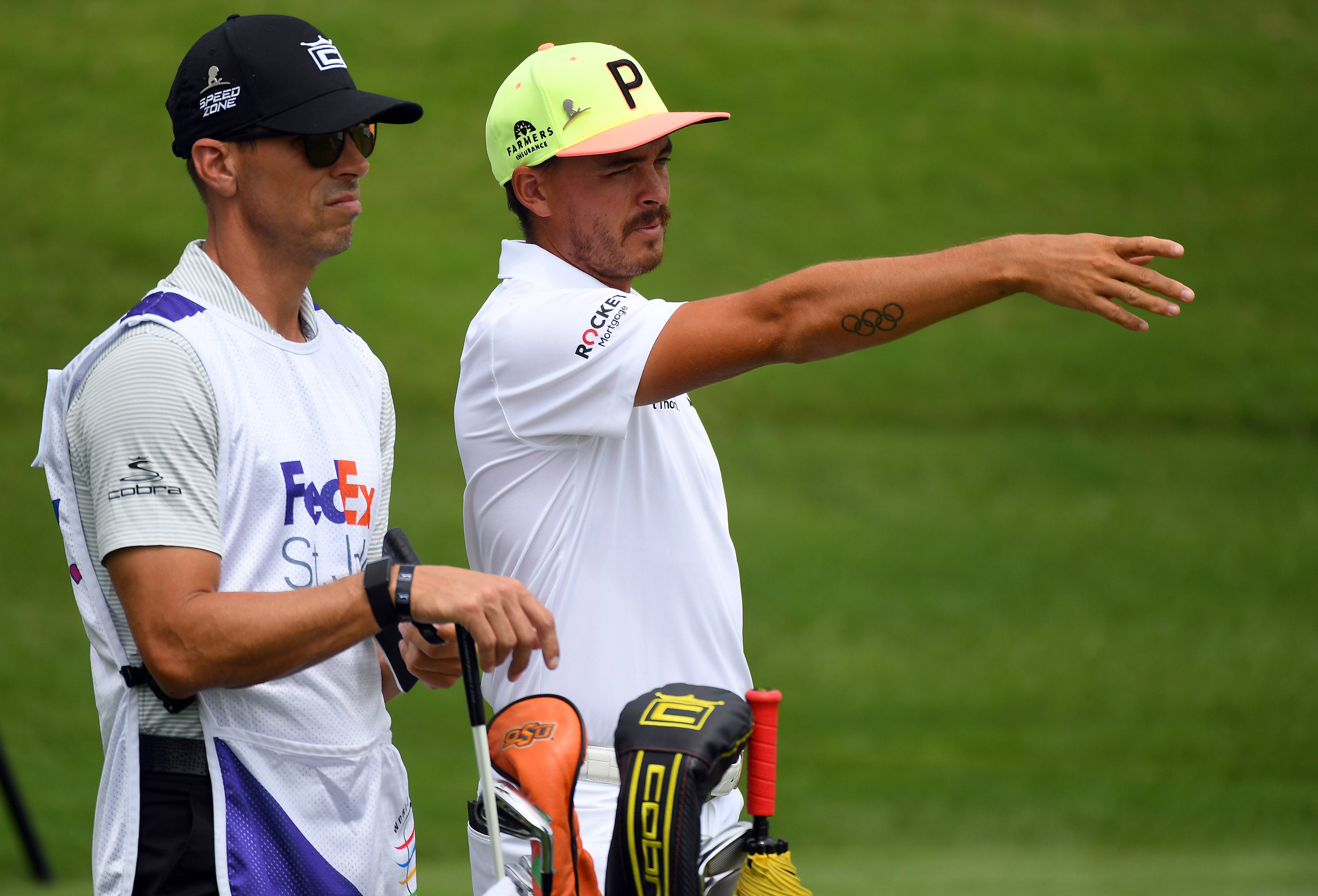 letter p on rickie fowler's hat