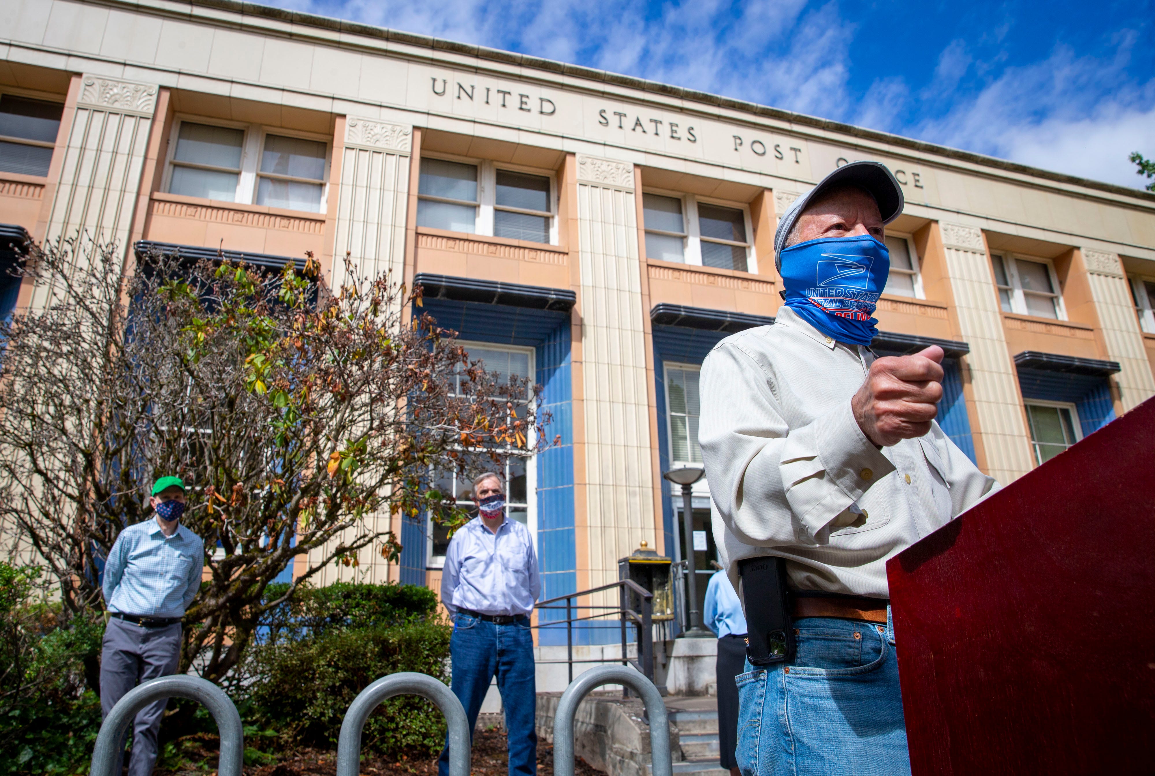 Oregon leaders speak out against cuts to USPS services