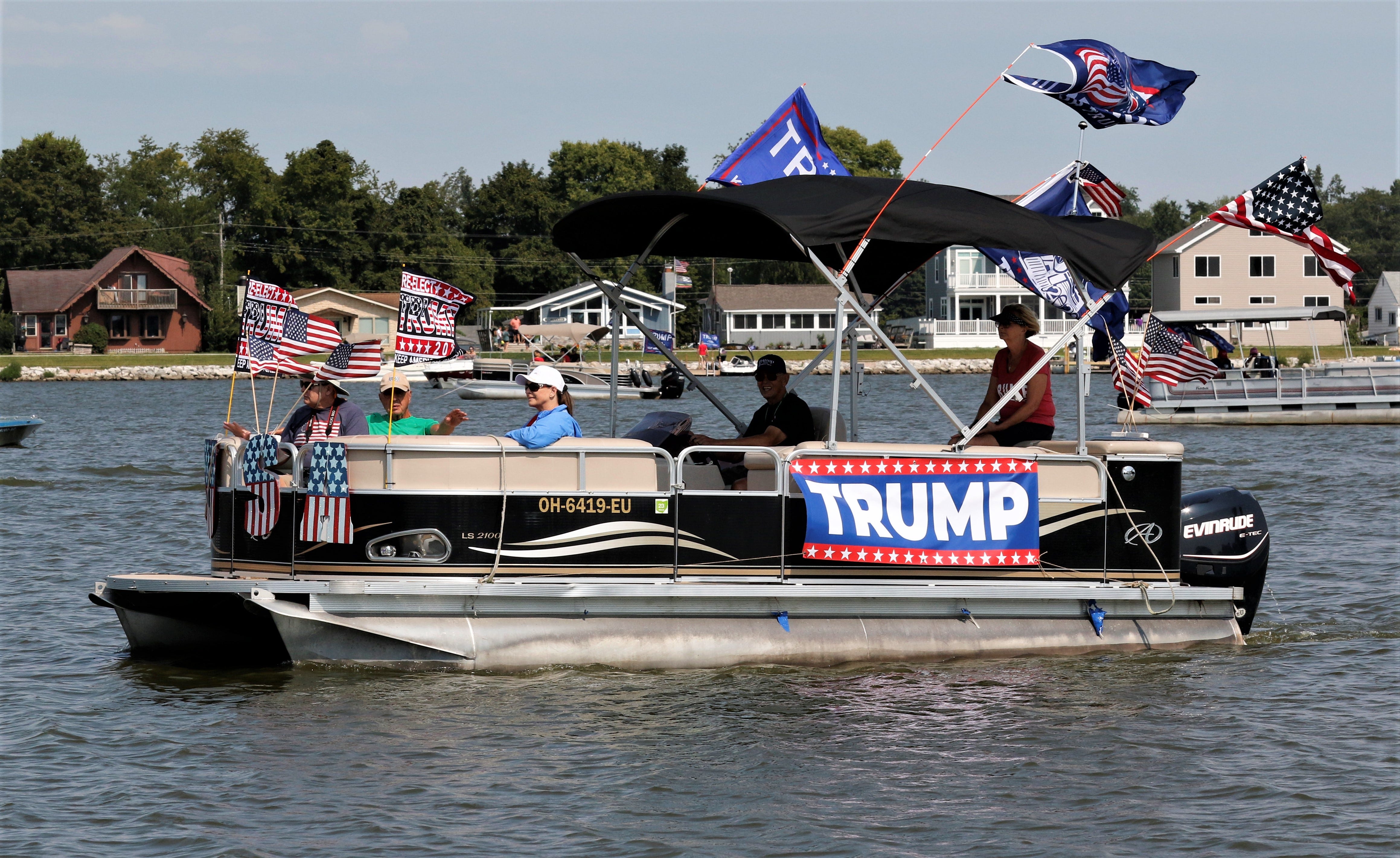 Hundreds of boats come to Buckeye Lake for President Trump parade