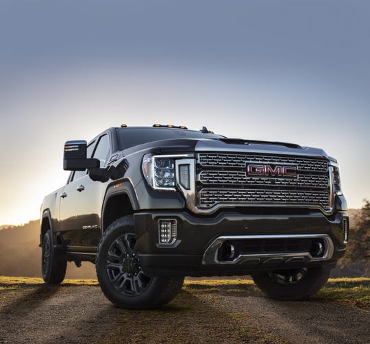 General Motors is introducing new technology on the 2021 GMC Sierra pickup. It will offer jack-knife alert and trailer-length indicator technologies on both the light-duty and heavy-duty pickups. This is the Denali Black Diamond Edition of the pickup, which will also get several new features in 2021.