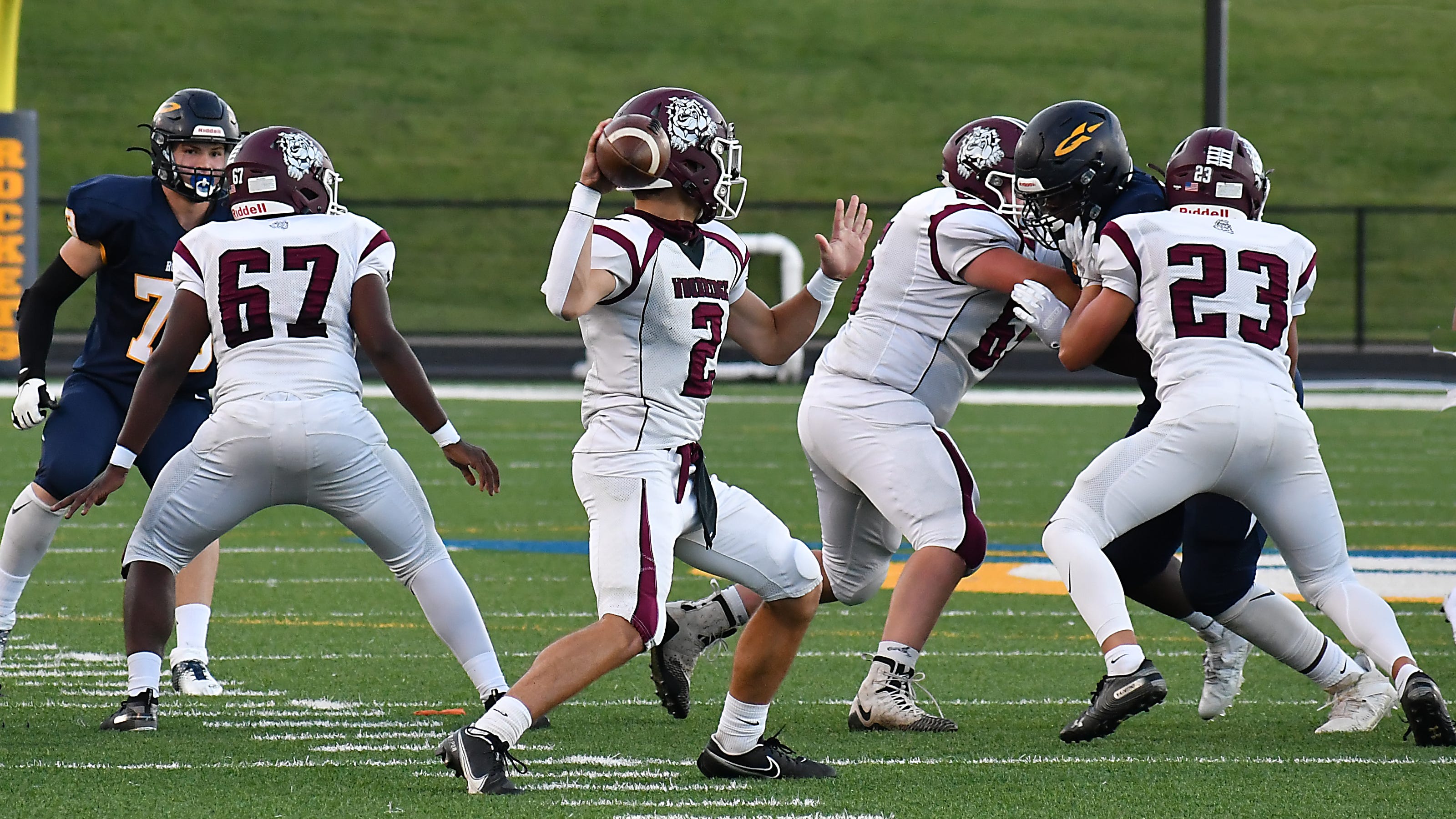 Woodridge football finds its mojo in rout of Springfield