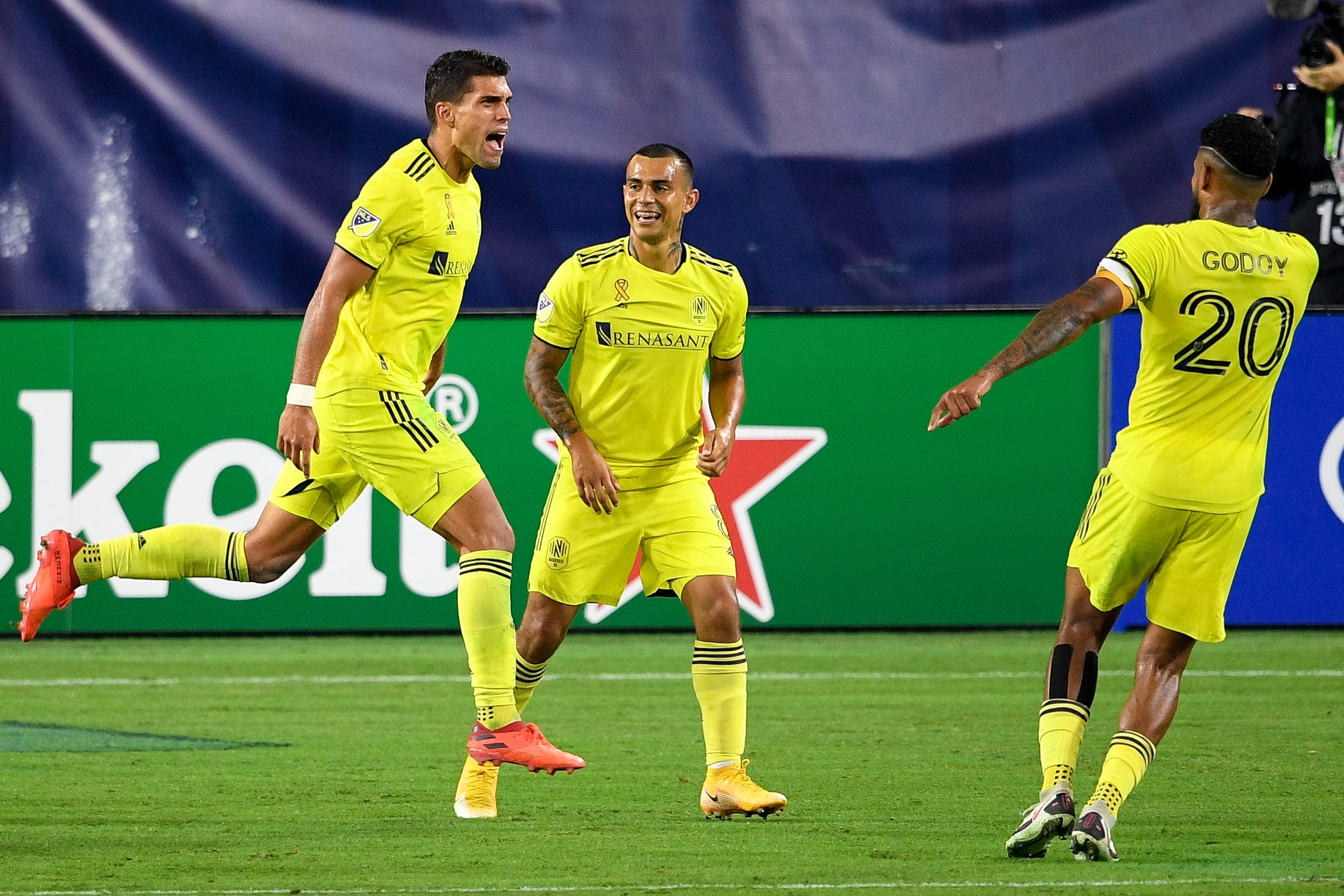 how-tori-penso-became-the-first-female-referee-in-mls-in-20-years