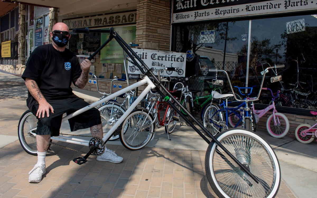 negatief Weg schors Desert Hot Springs shop sells lowrider bikes, accessories and piñatas