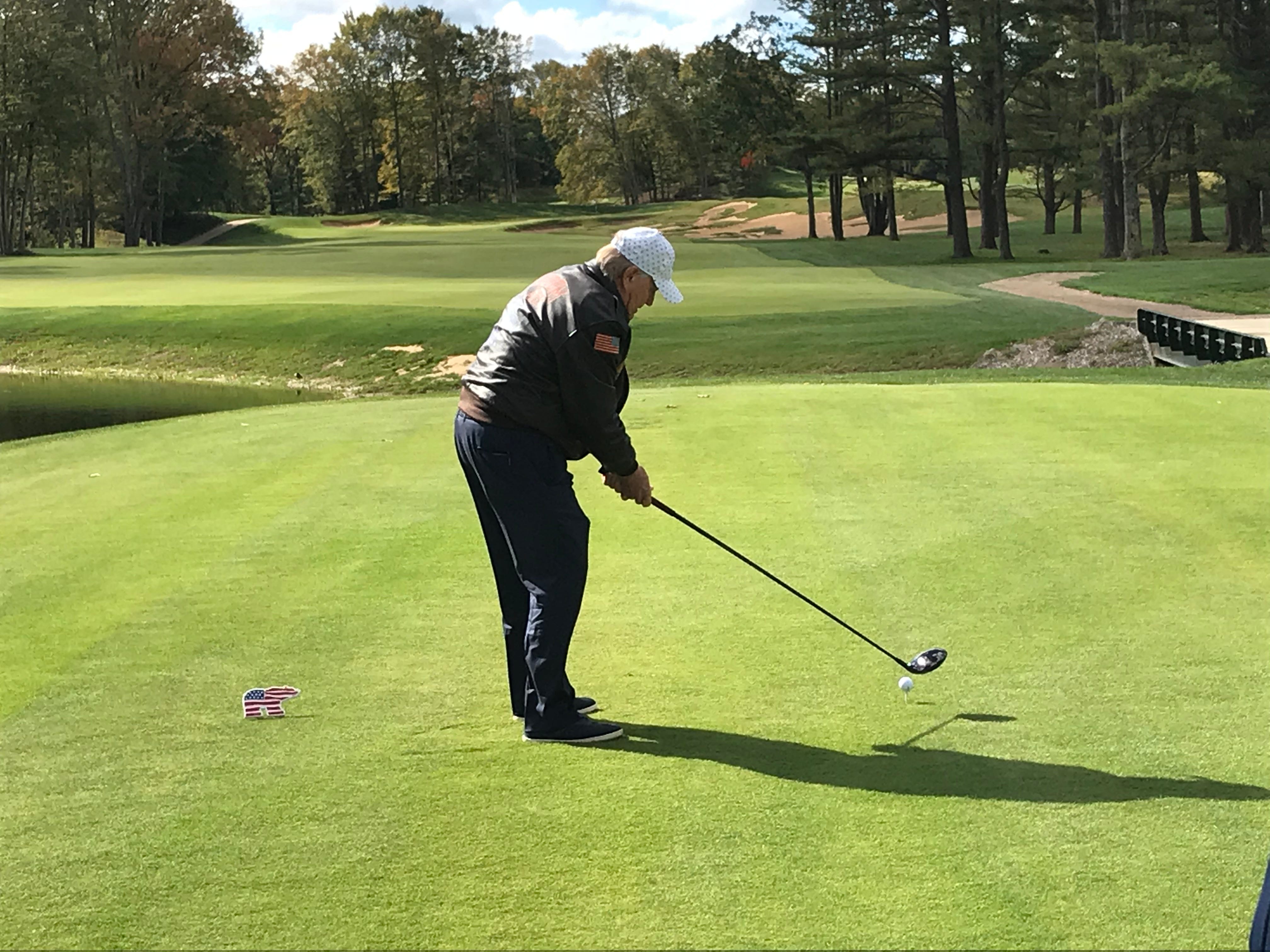 Jack Nicklaus raises flag at American Dunes Golf Club in Grand Haven