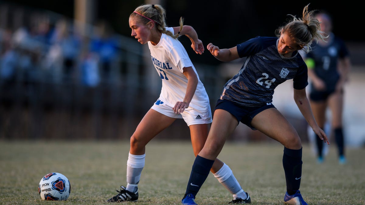 See photos of the IHSAA Girls Soccer 3A Sectionals Memorial vs Reitz