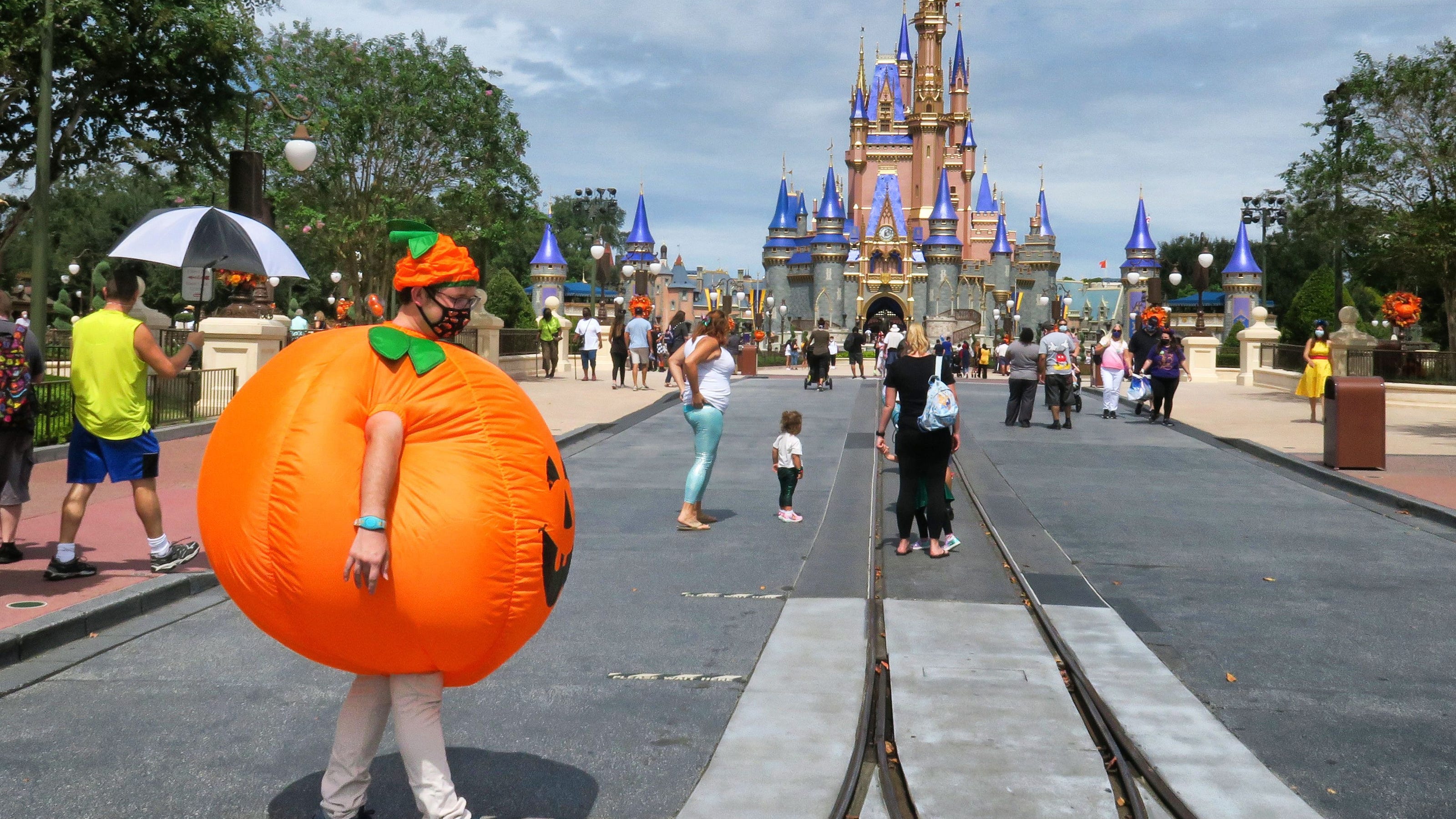 Walt Disney World crowds are historically low, but ride wait times grow