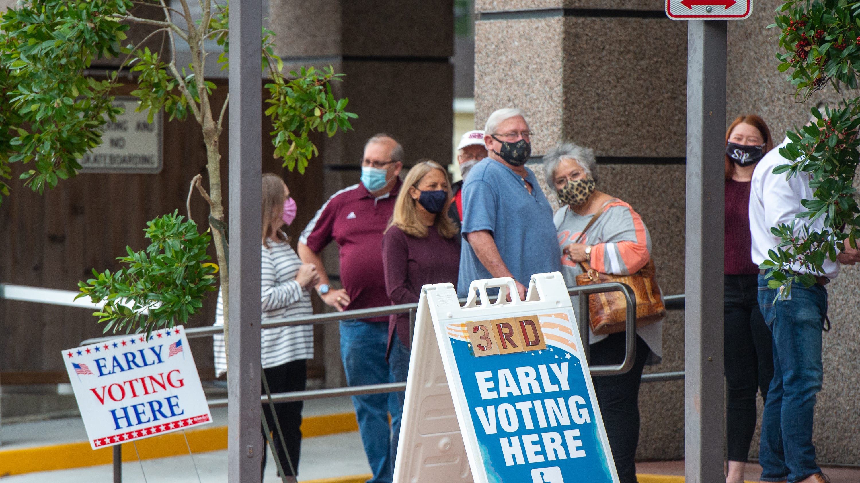 Lafayette early voting expands locations, opens with long lines