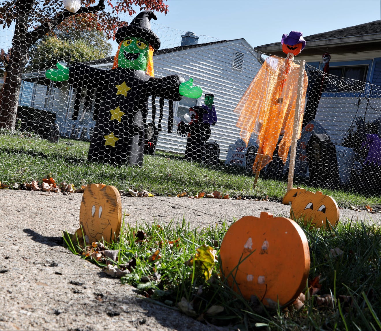 Lancaster gets into Halloween spirit with decorations, trickortreat