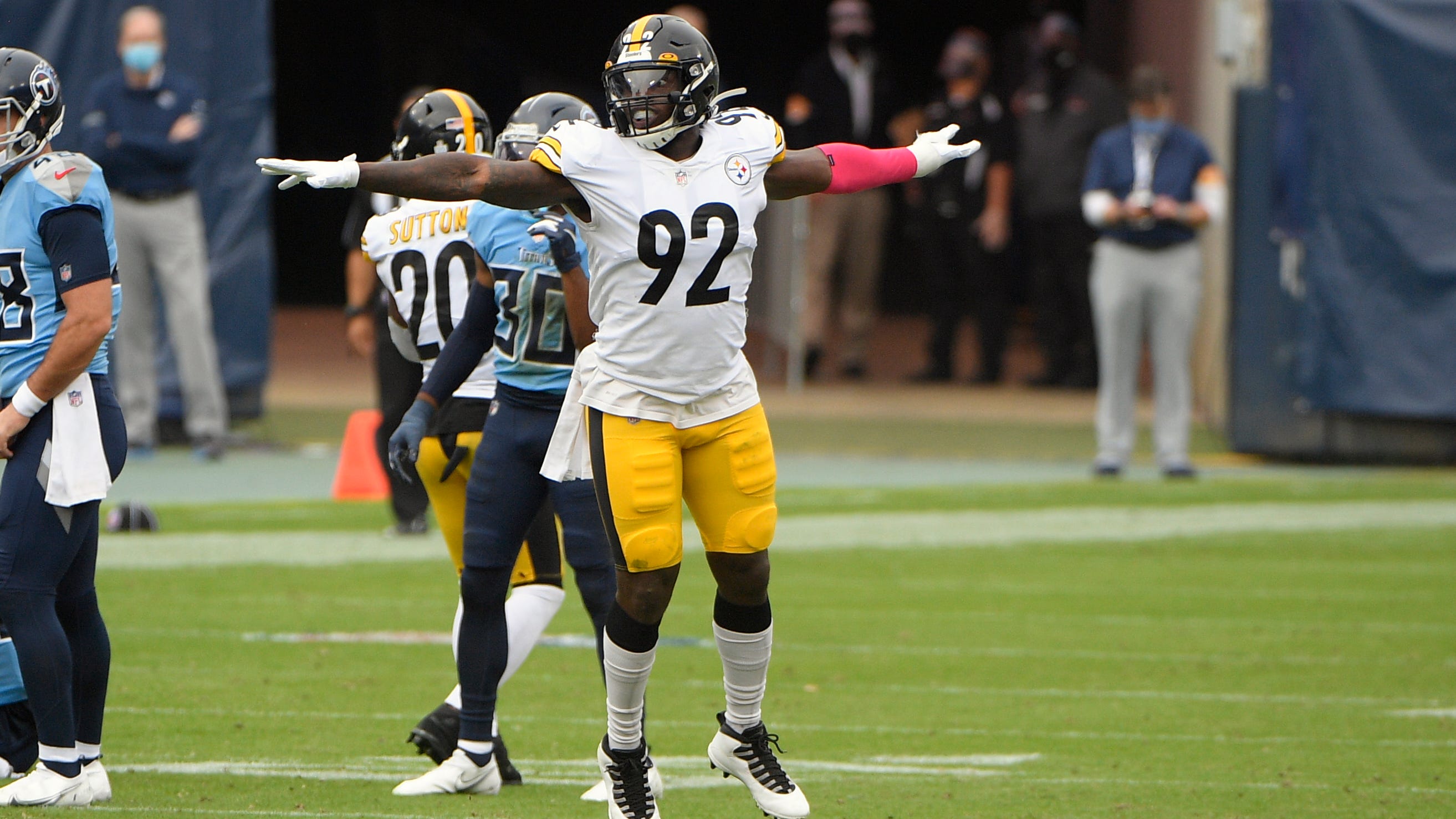 Pittsburgh Steelers survive Titans' push in battle of unbeatens