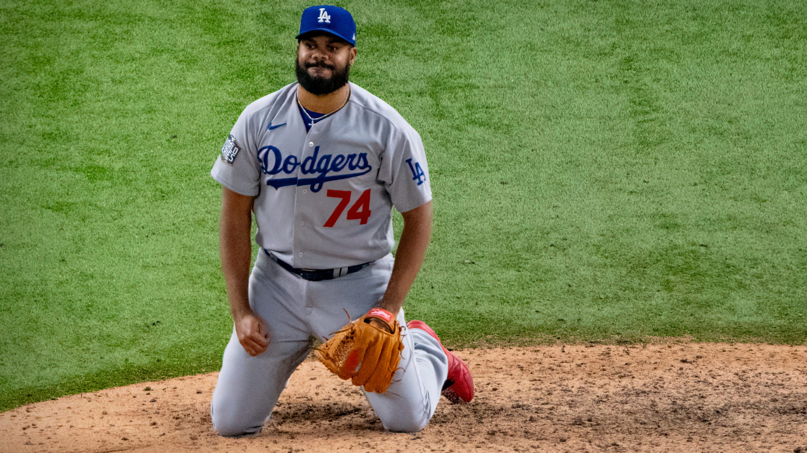 Dodgers' Kenley Jansen sets World Series record for blown saves