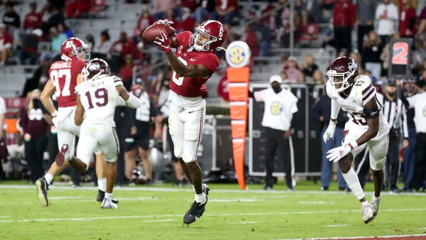 Alabama wide receiver DeVonta Smith caught 11 pass