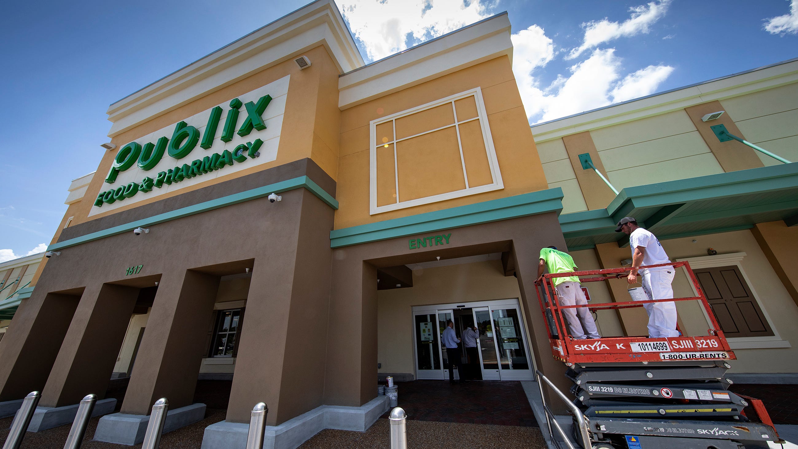 Florida, Publix silent on 'innovative' COVID vaccine partnership