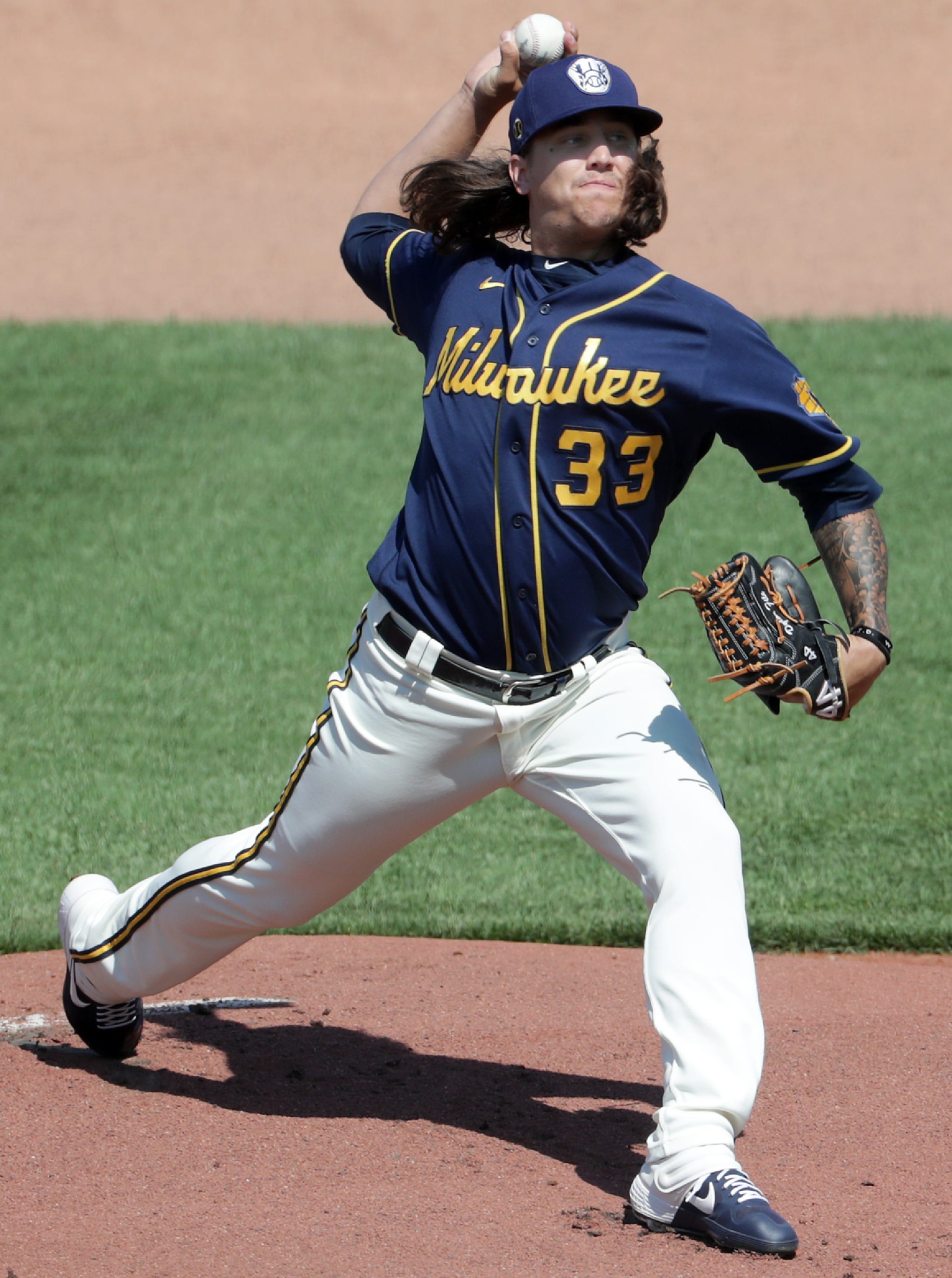 Cedarburg man plans to donate over 900 baseballs signed by Brewers players