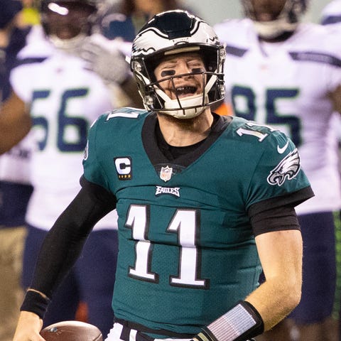 Carson Wentz reacts during Monday night's loss to 