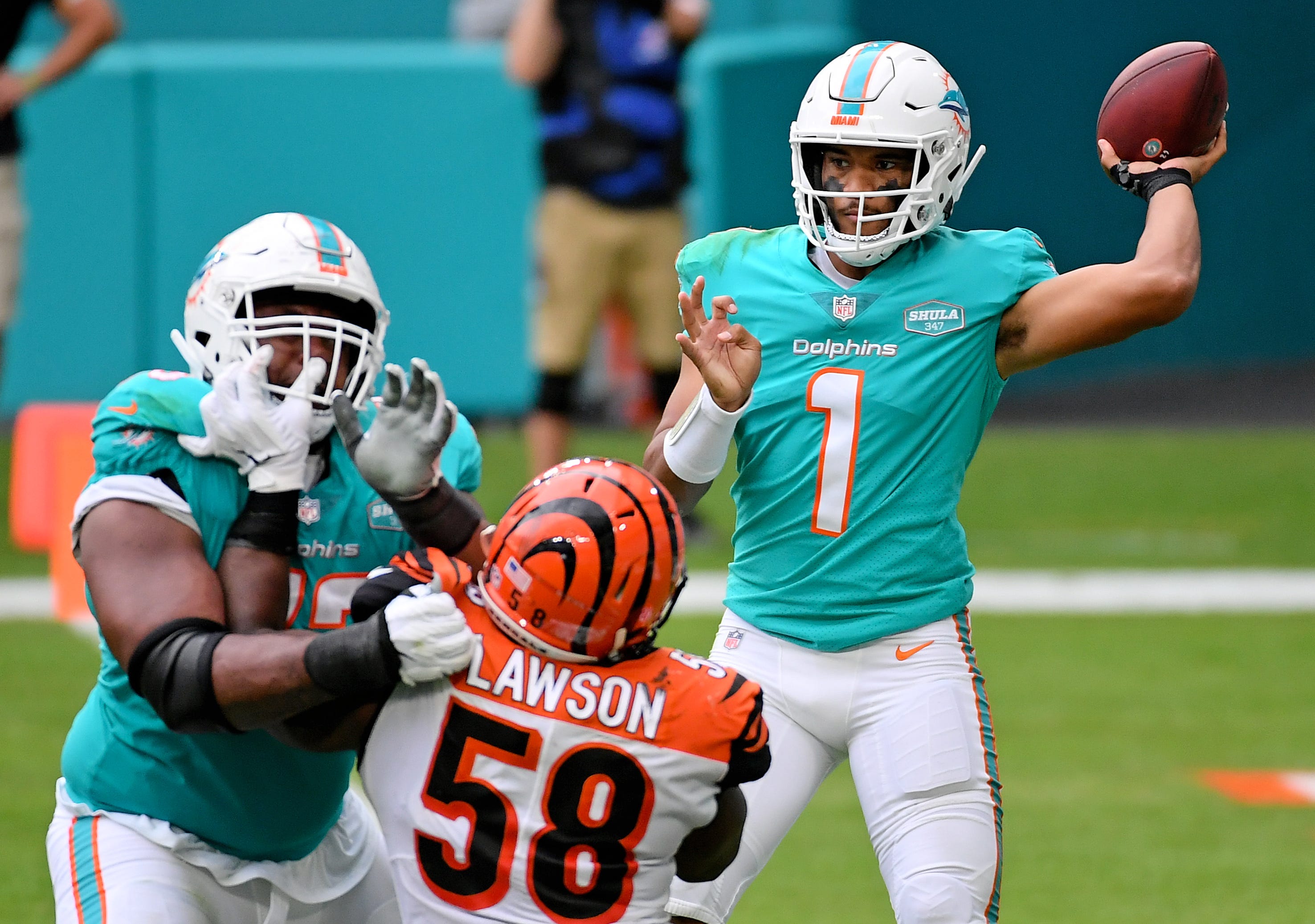 11H Jerseys de football personnalises 10 Tyreek Hill Miami