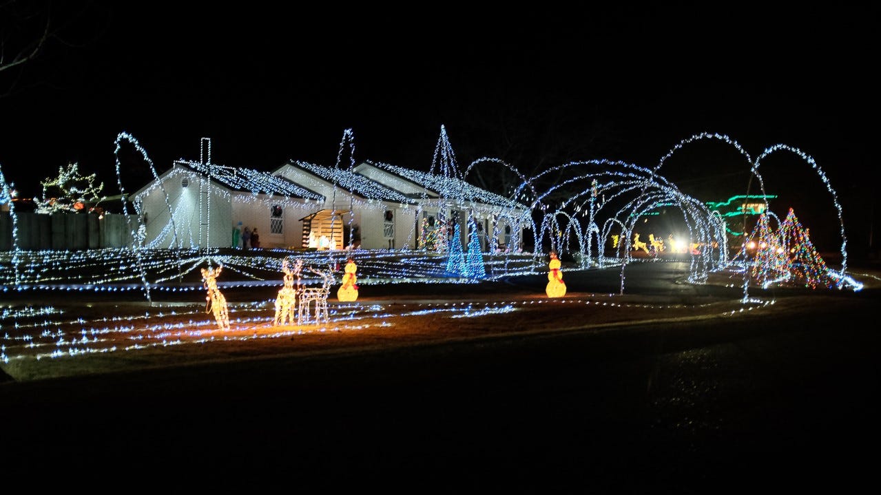 Hills continues Christmas lights tradition