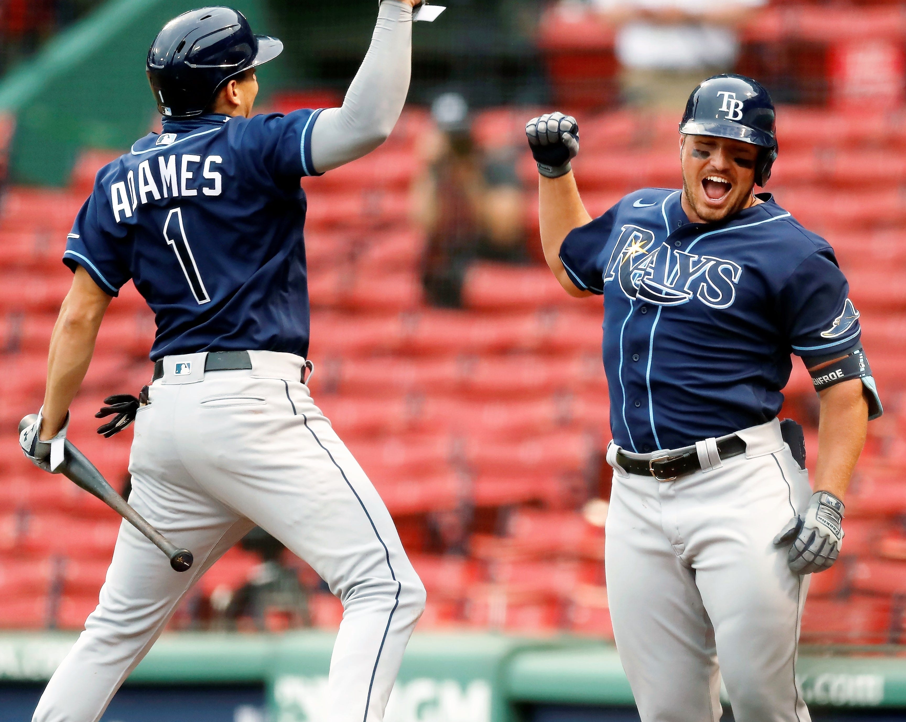 red sox sign former padres rays outfielder hunter renfroe to one year deal