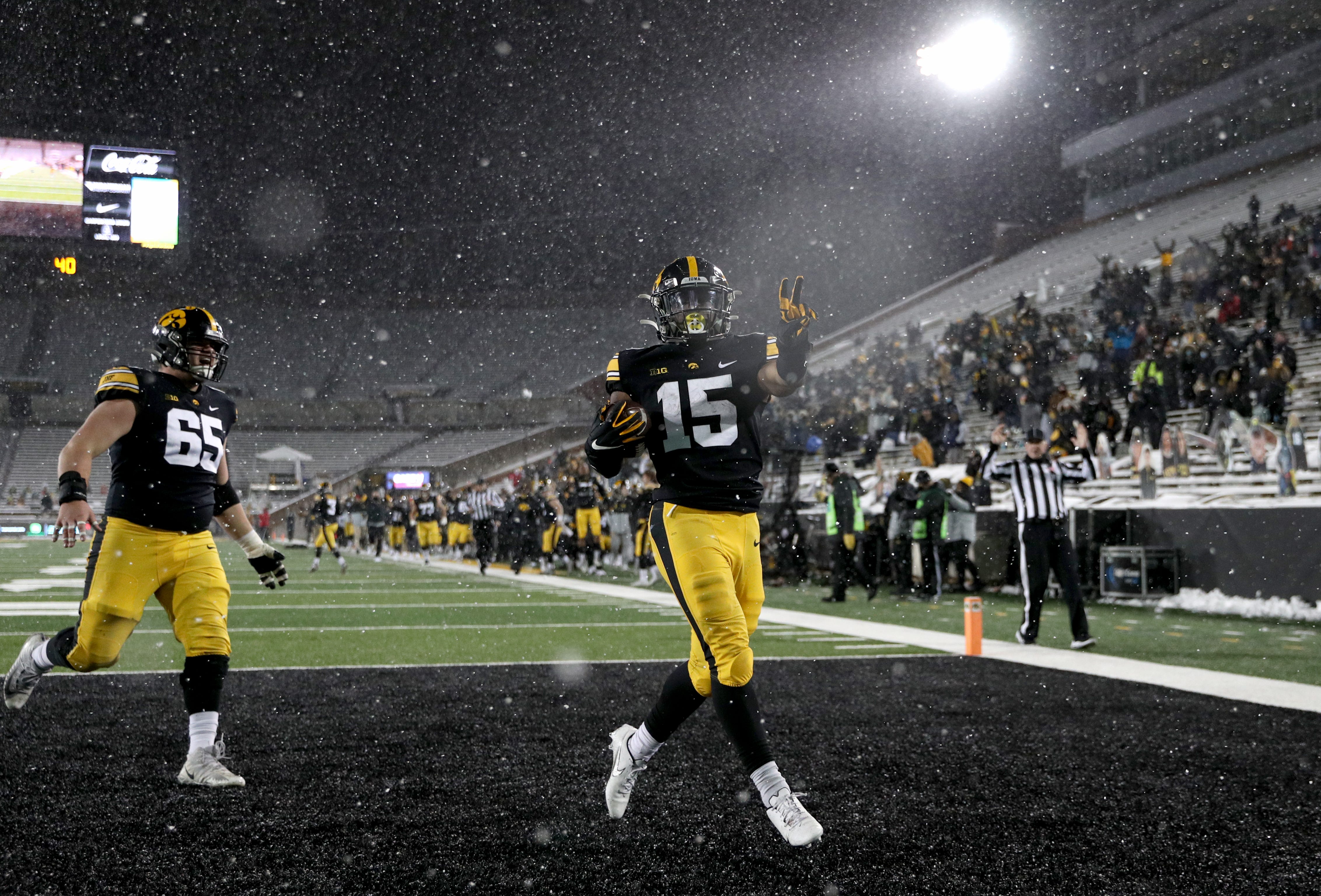 iowa hawkeye football bowl game 2020