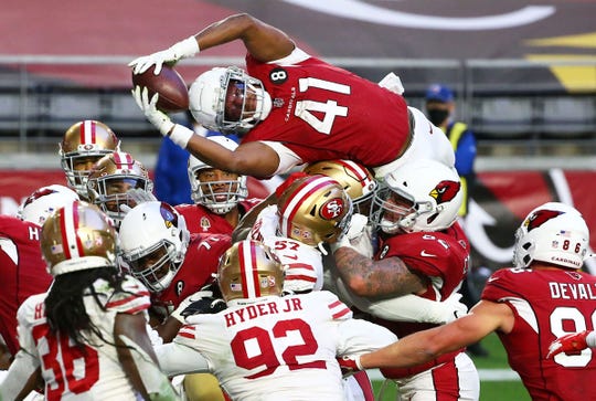 Cardinals running back Kenyan Drake (41) dives for a touchdown against the 49ers in the second half.