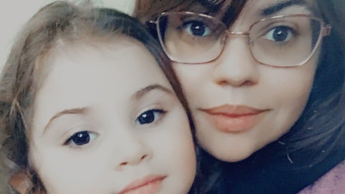 “It’s not easy being poor. No one sees us,” says Jo Marie Hernandez, 32, who's struggling to provide for her daughter after federal unemployment benefits lapsed.