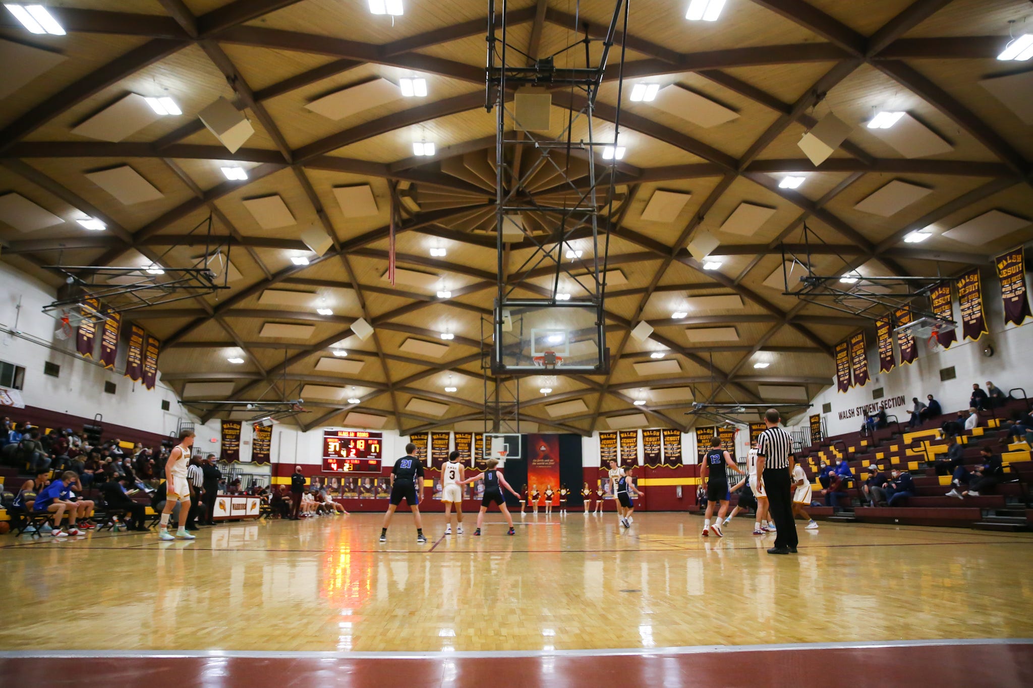 Finally Home In The Dome Walsh Jesuit Boys Basketball Routs Revere