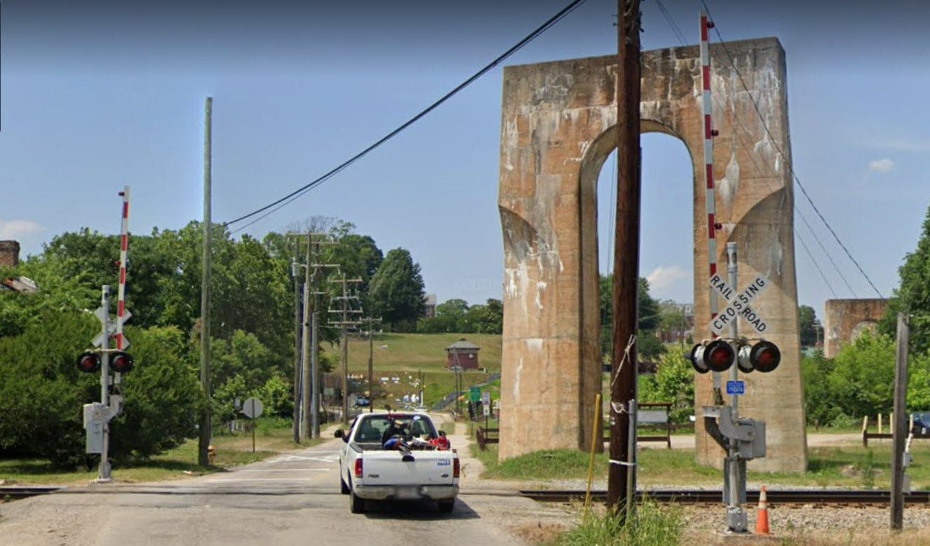 what to do if your car stalls on railroad tracks