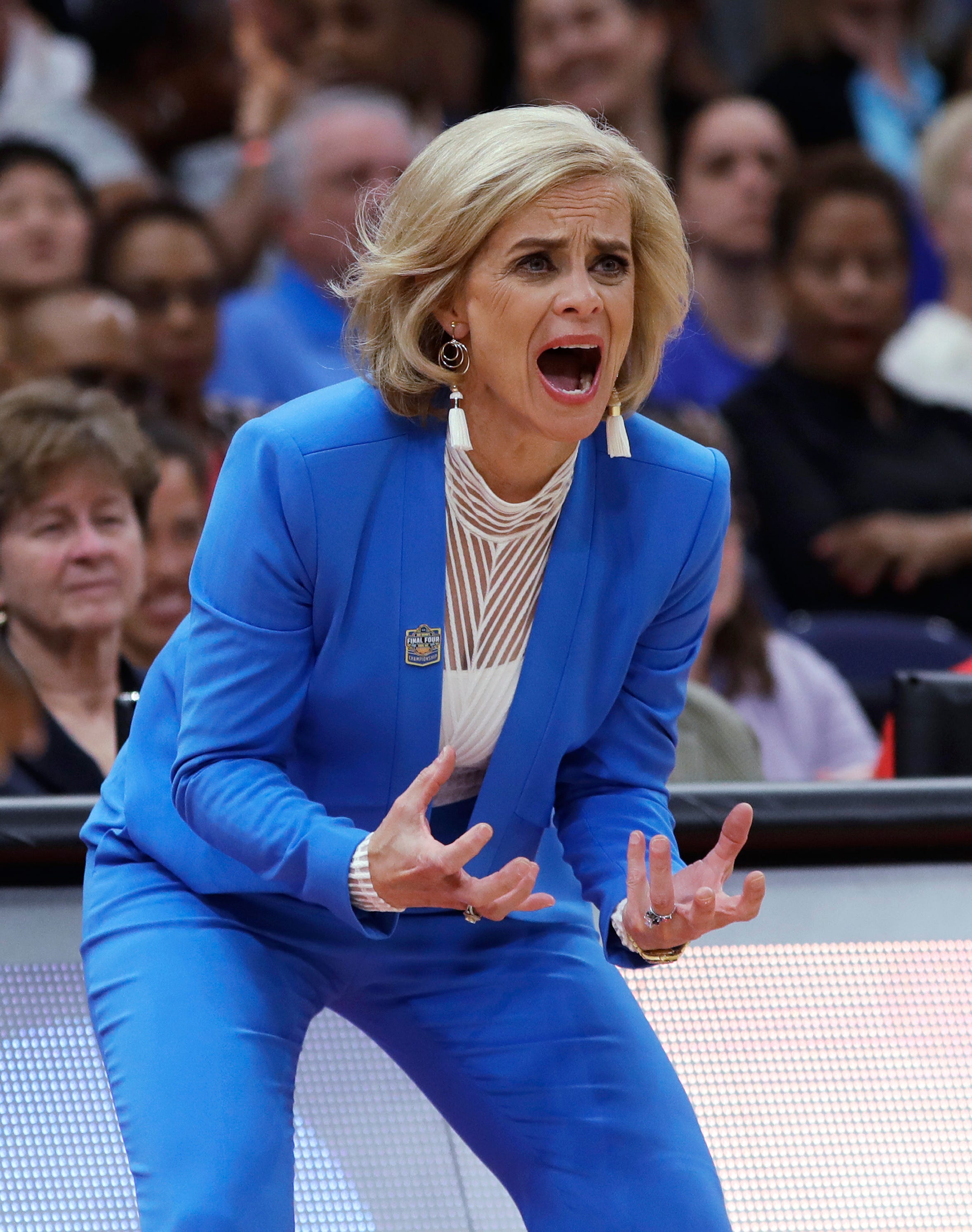 LSU could hire Baylor women's basketball coach Kim Mulkey Monday