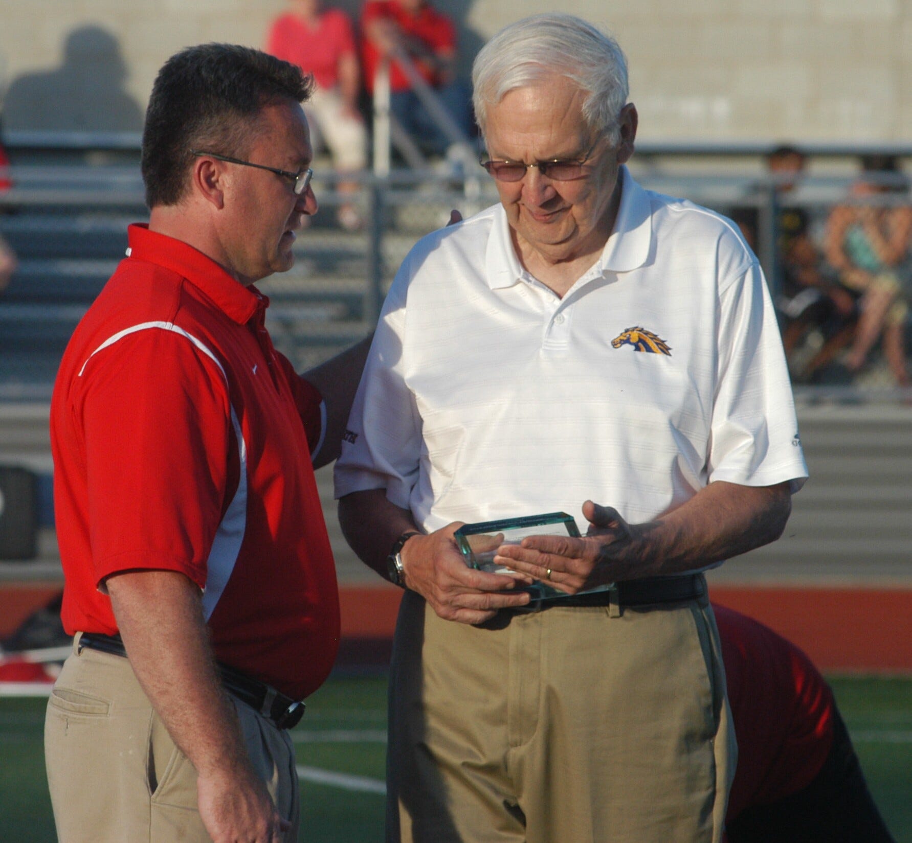 Newport Central Catholic legendary football coach Bob Schneider dies