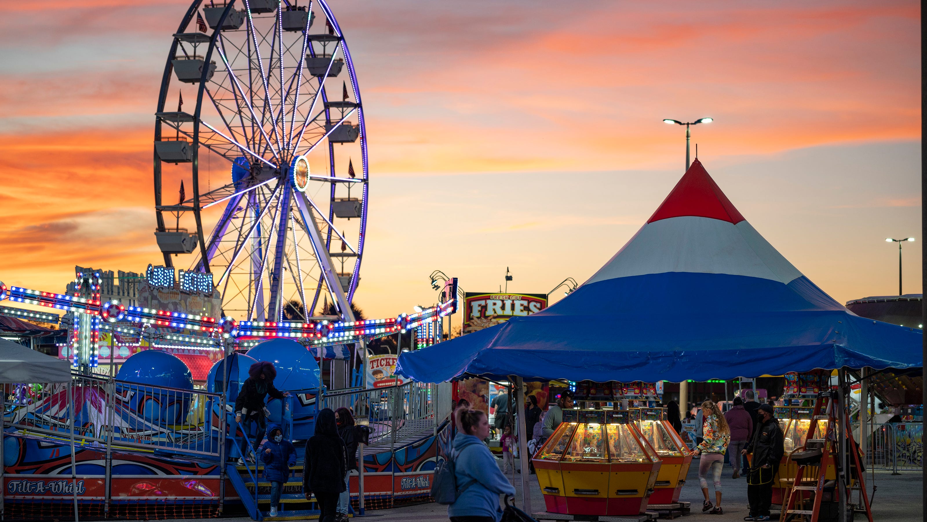 Leesburg's Lake Square Mall Carnival extended through this weekend