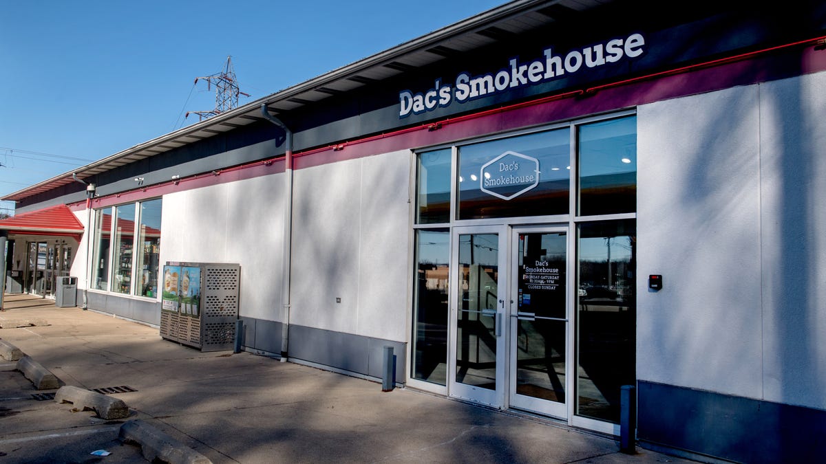 A new Dac’s Smokehouse restaurant is going in at the convenience center across Business Route 24 from the Par-A-Dice Hotel & Casino in East Peoria.