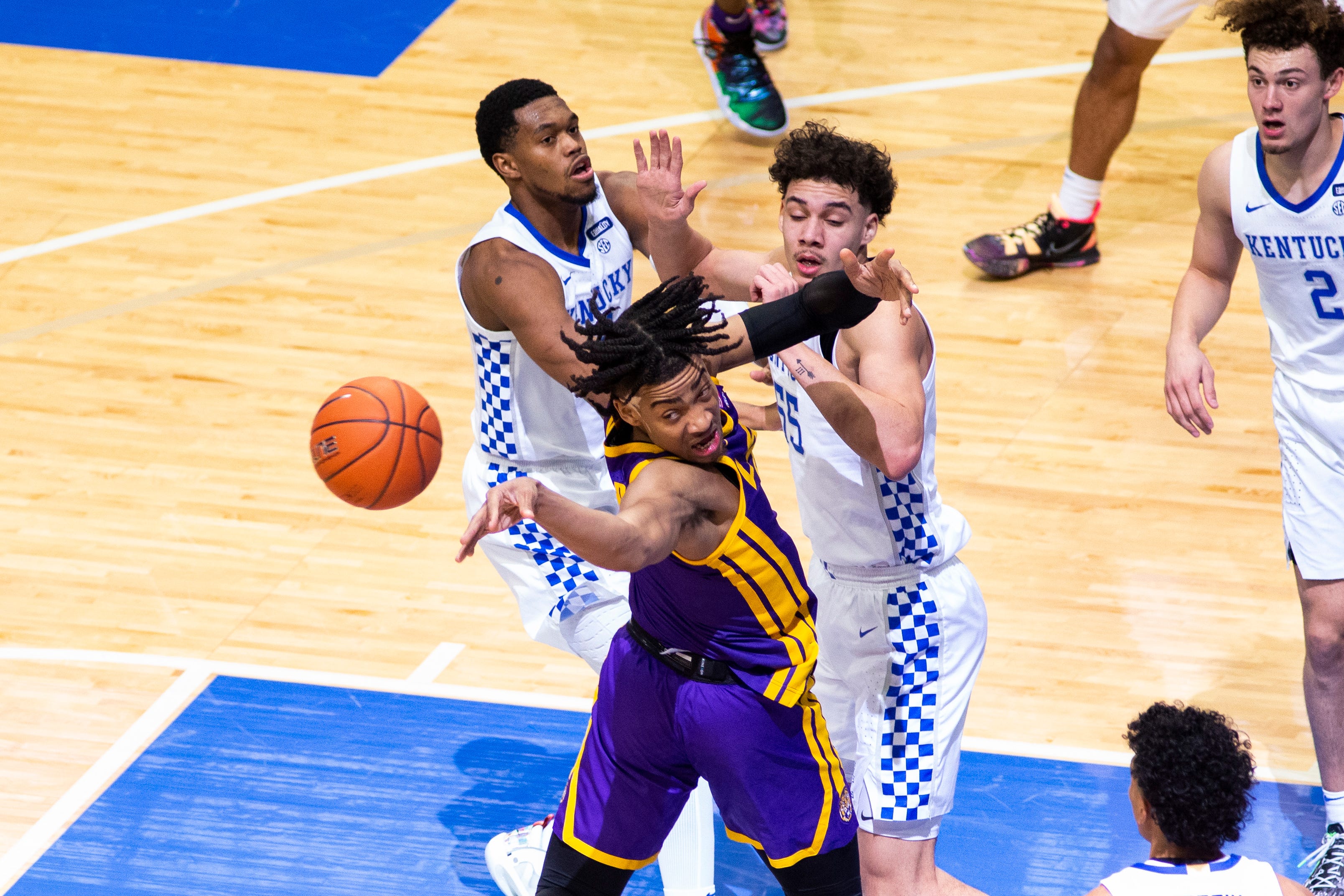 lsu-basketball-tigers-score-final-18-points-of-game-to-beat-texas-a-m