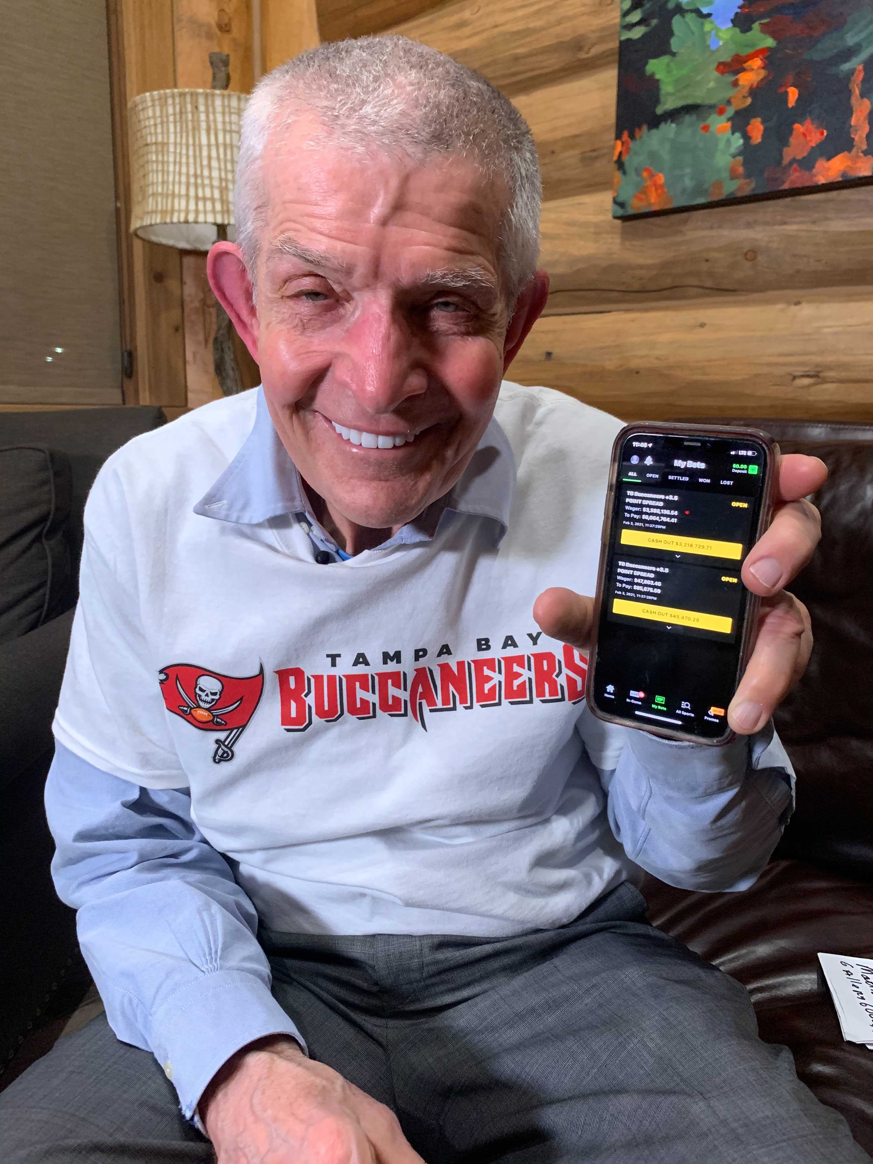 Texas millionaire places largest mobile bet ever on Super Bowl - AS USA