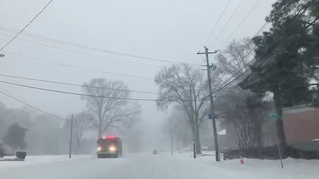 Memphis winter storm Snow covered roadways, schools cancel class