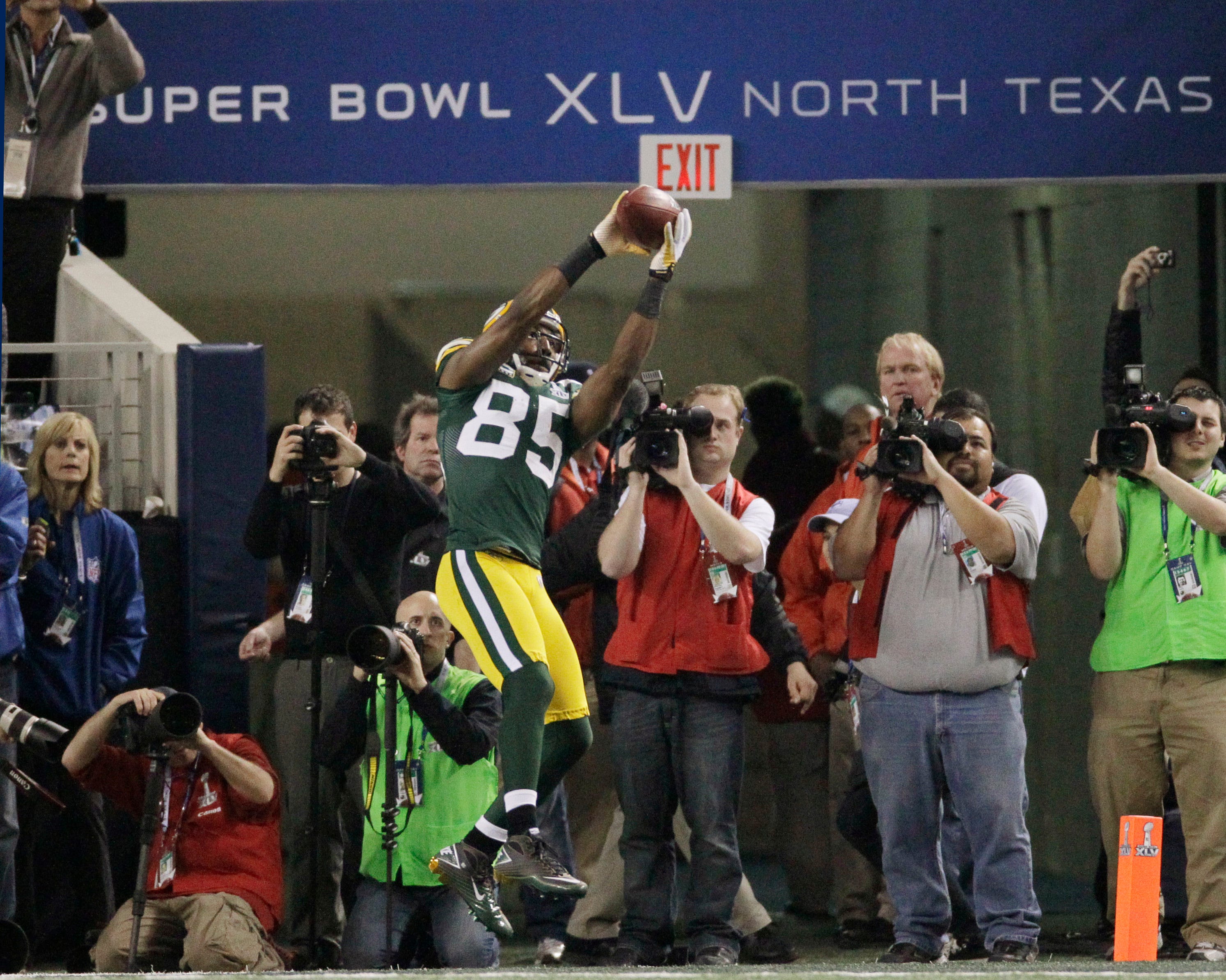 Packers edge Steelers in Super Bowl XLV as Greg Jennings catches