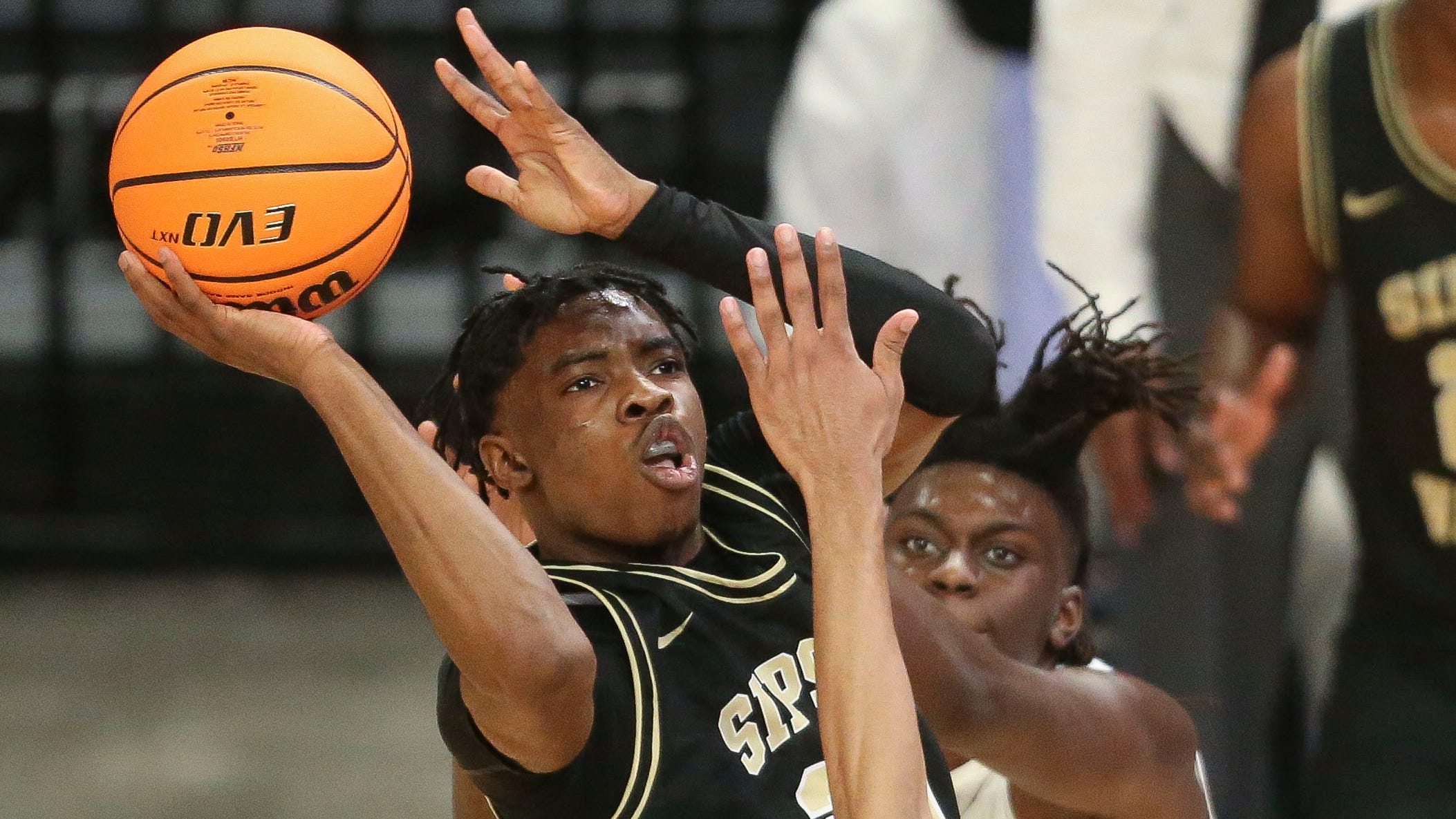 Martavious Russell commits to Mississippi State basketball