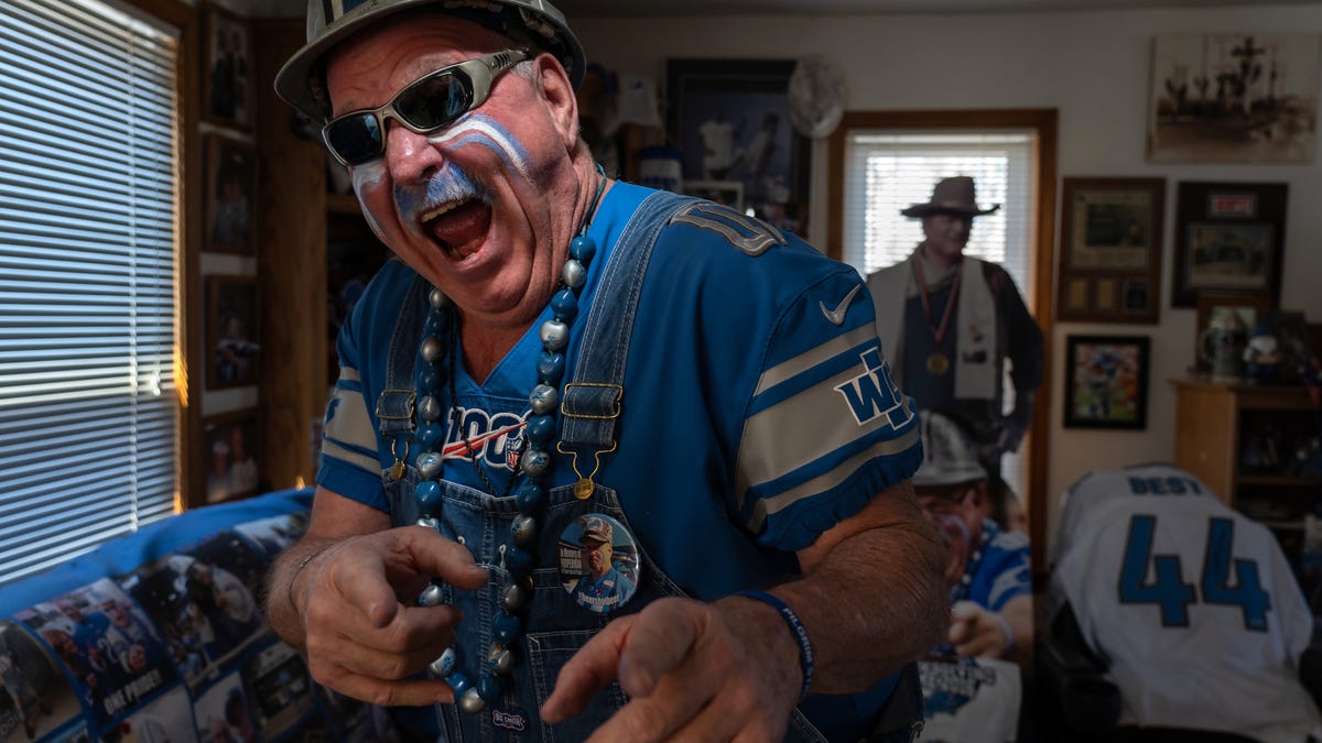 Detroit Lions mum on possibly wearing alternate jersey for 2015