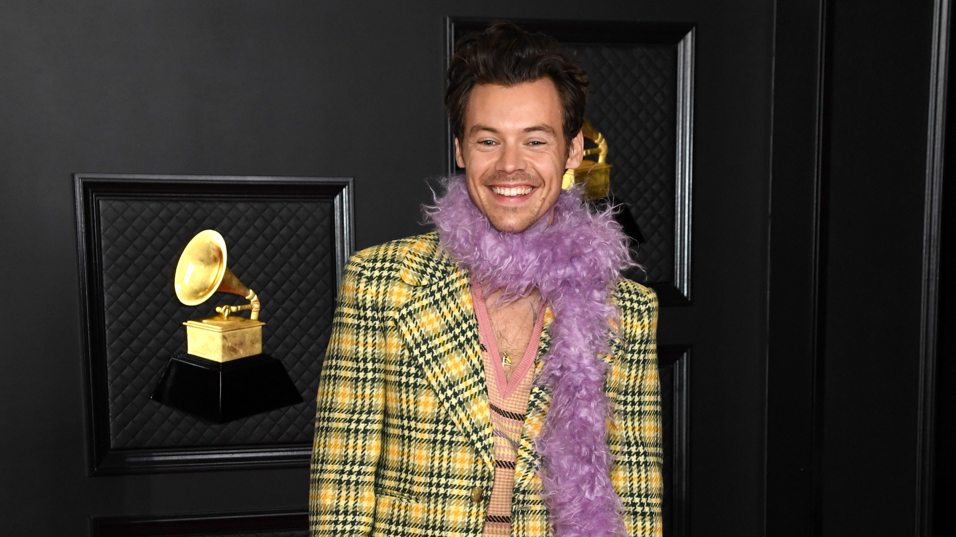 What Is Queerbaiting Harry Styles Accused Of Coopting Gay Culture 7260