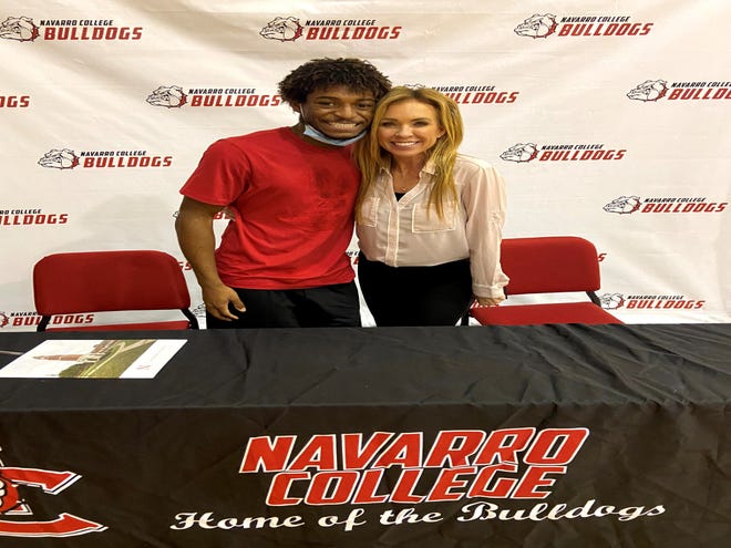 Alliance High's Khairee Mitchell signs with cheer team from Netflix show
